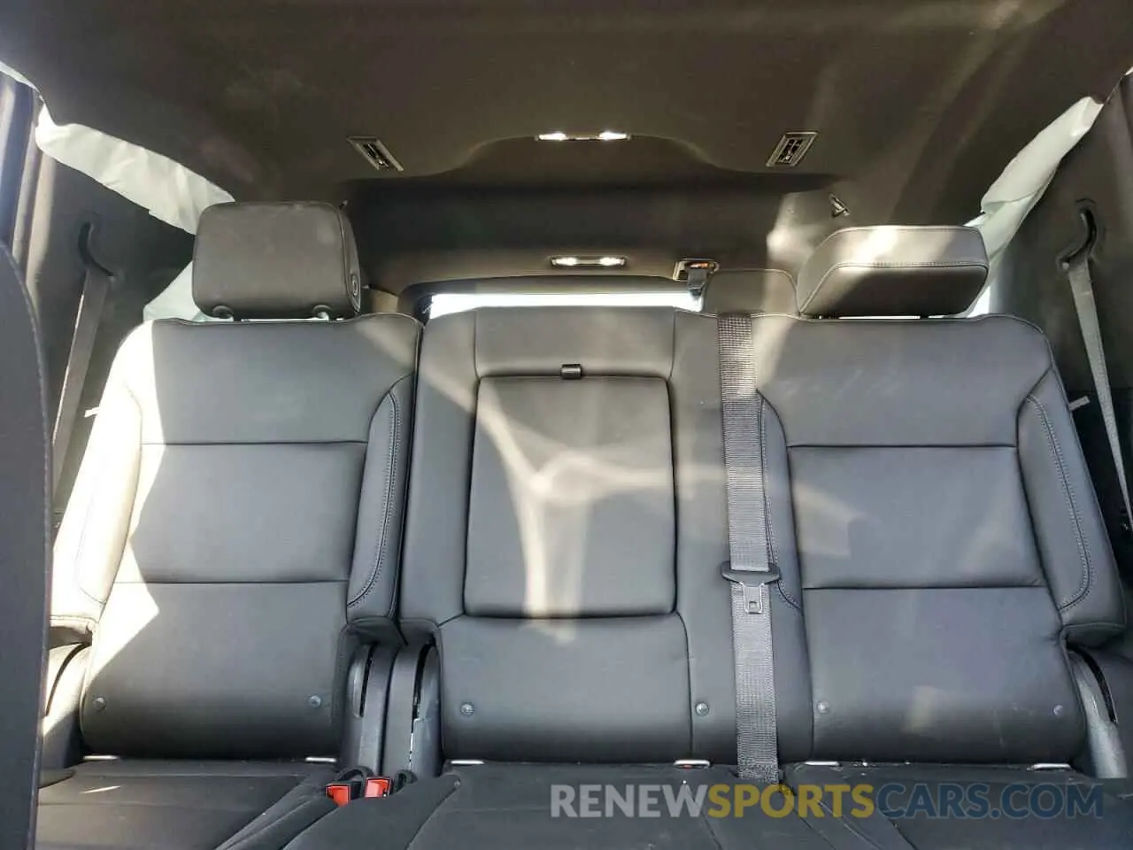 10 Photograph of a damaged car 1GNSKNKD4MR126368 CHEVROLET TAHOE 2021