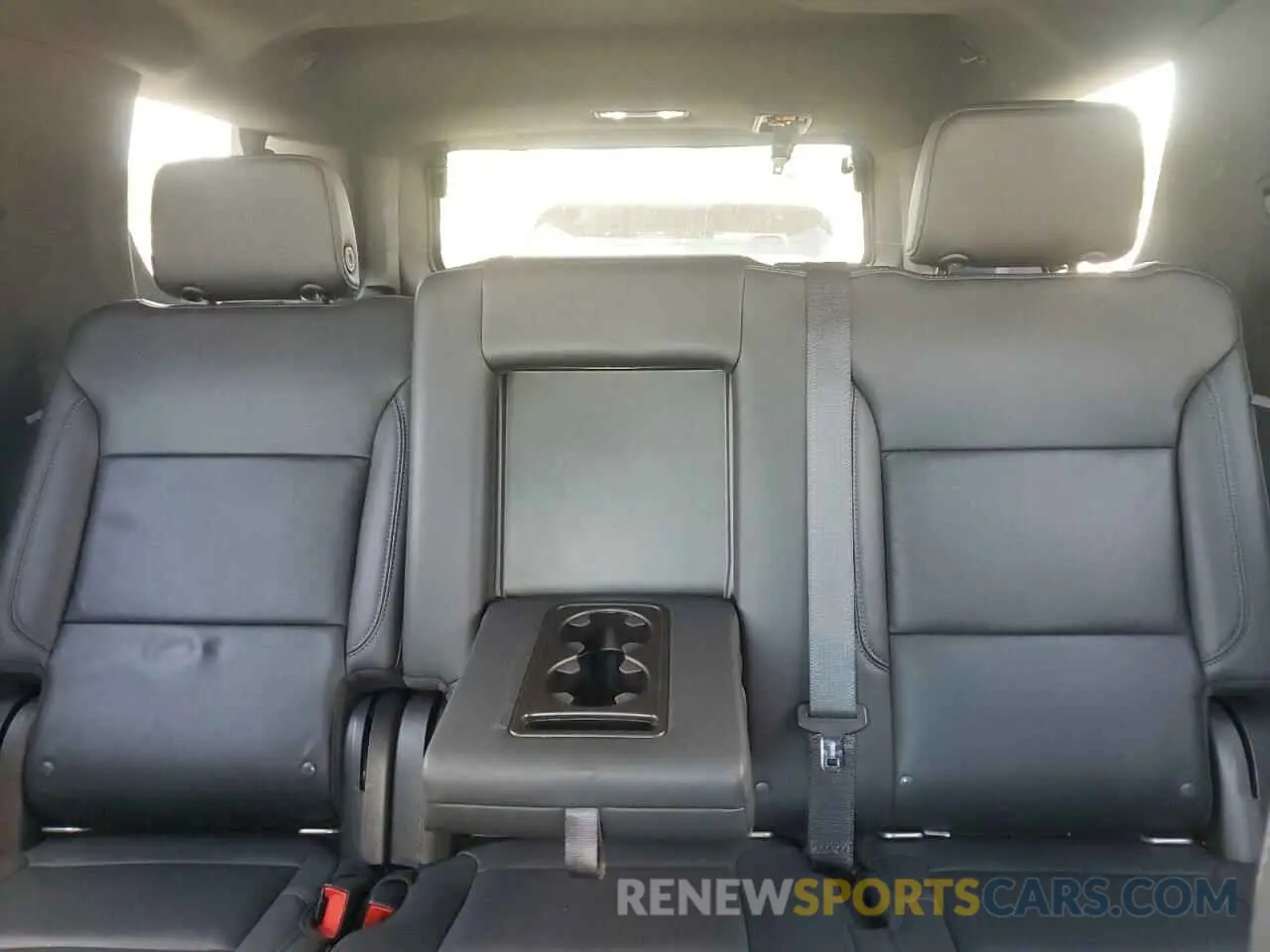 10 Photograph of a damaged car 1GNSKNKD4MR262628 CHEVROLET TAHOE 2021