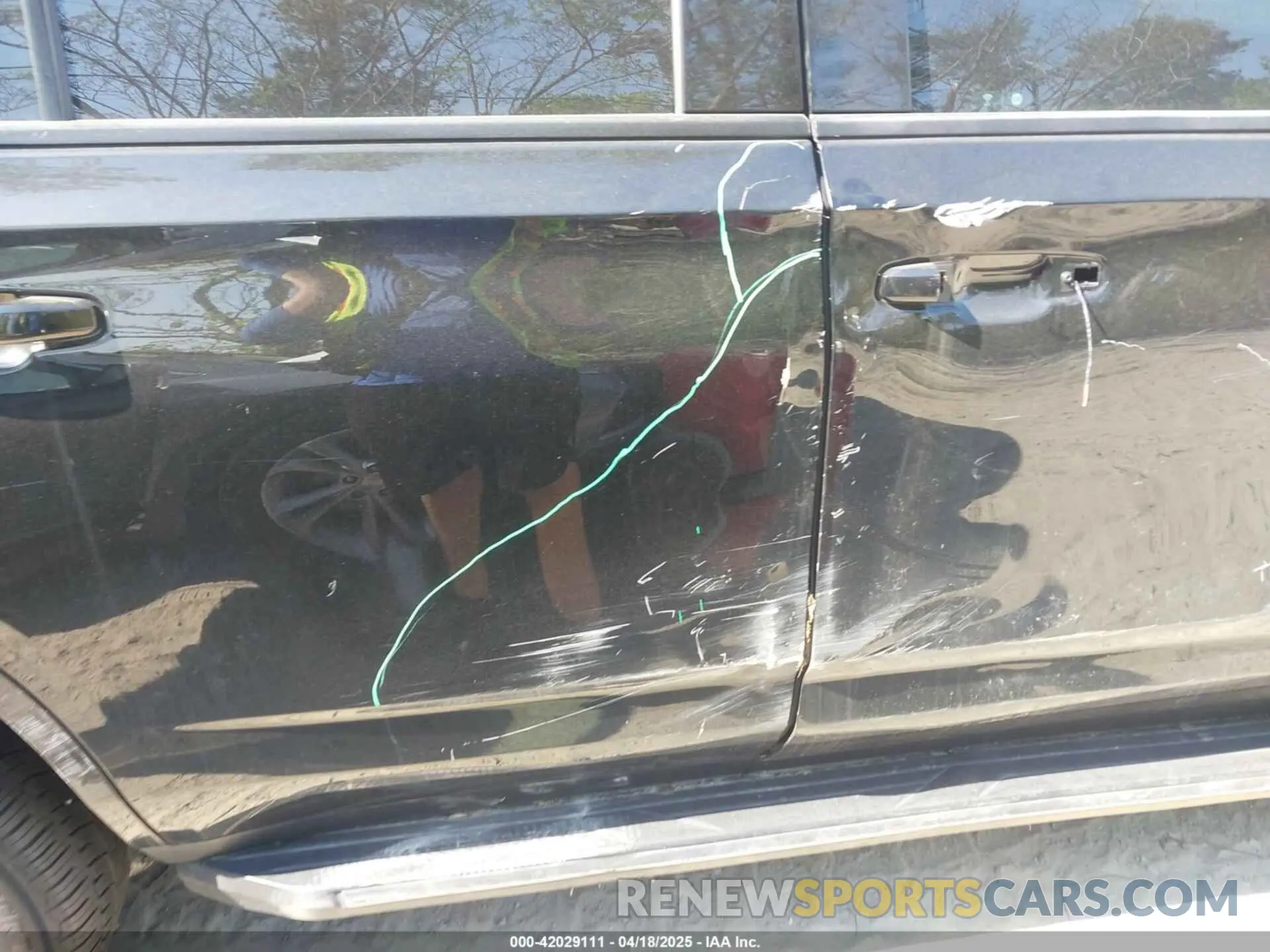 18 Photograph of a damaged car 1GNSKNKD4MR407053 CHEVROLET TAHOE 2021