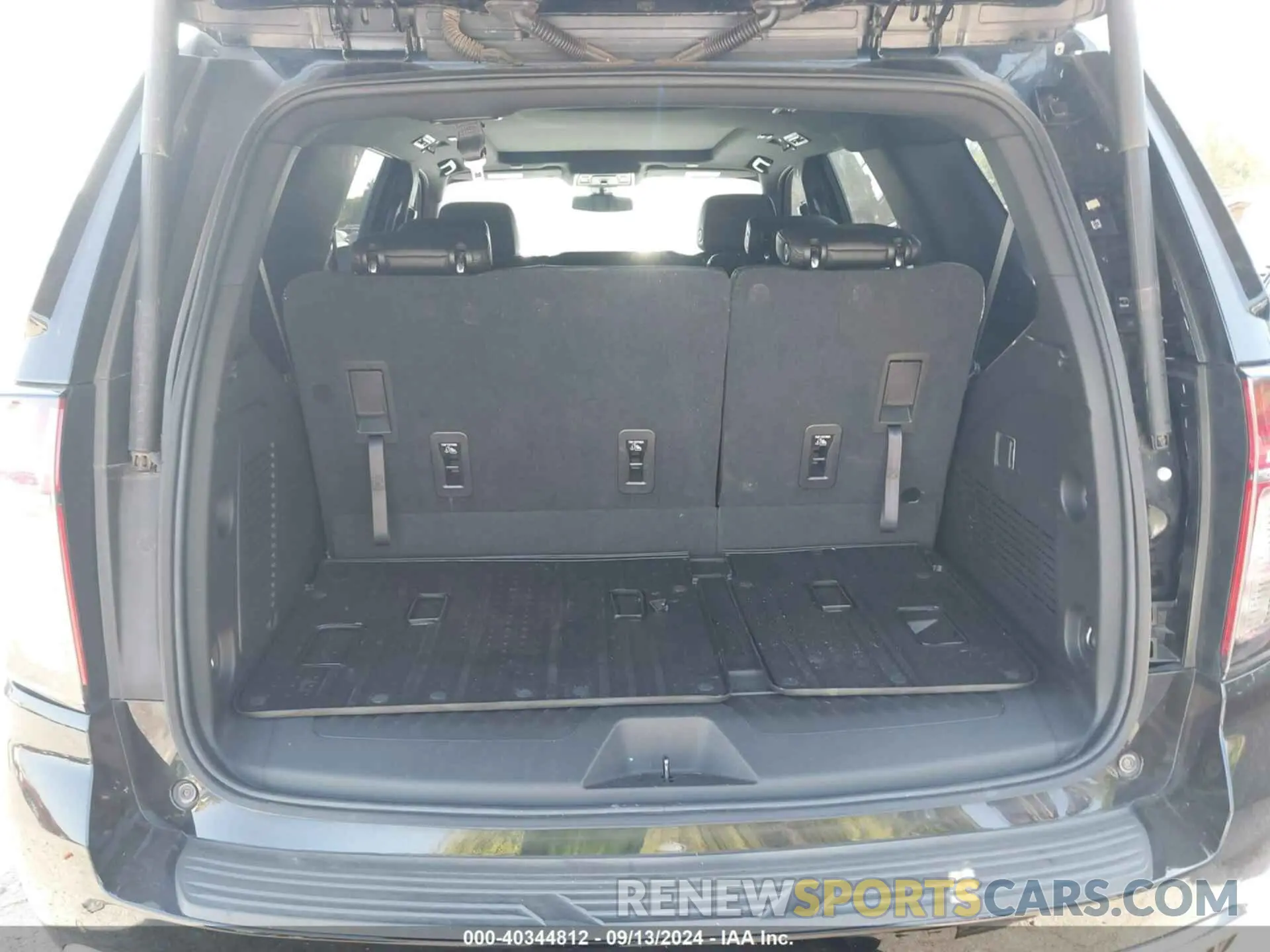 8 Photograph of a damaged car 1GNSKNKD8MR485559 CHEVROLET TAHOE 2021