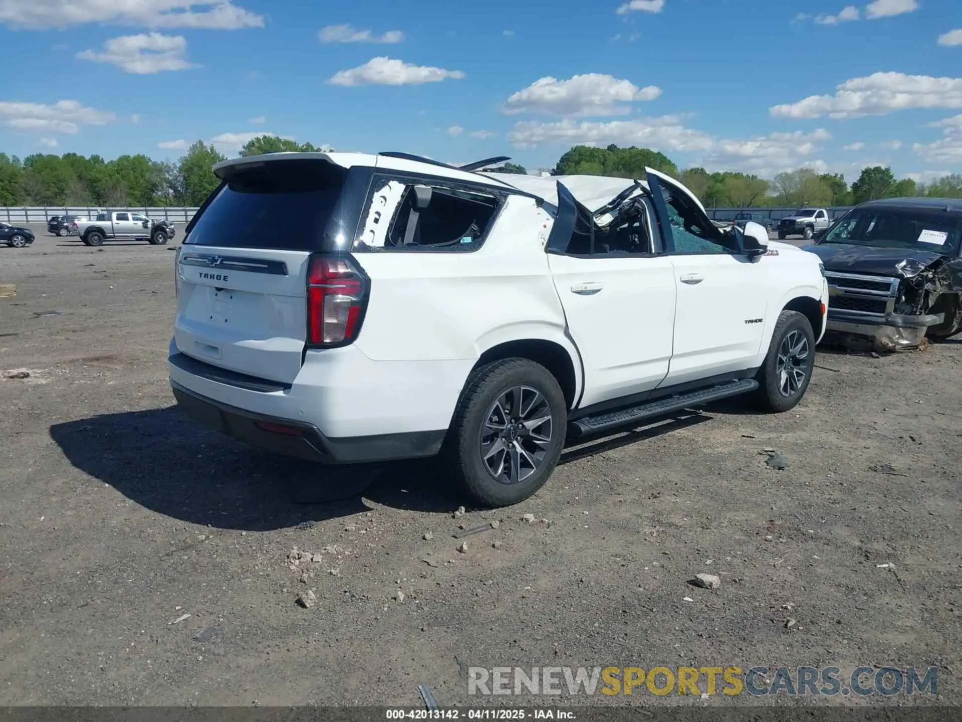 4 Photograph of a damaged car 1GNSKPKD0MR160223 CHEVROLET TAHOE 2021