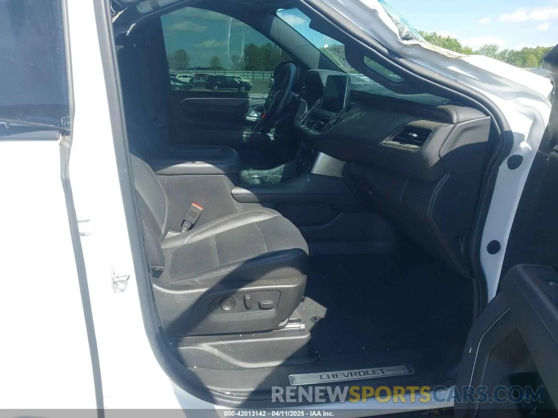 5 Photograph of a damaged car 1GNSKPKD0MR160223 CHEVROLET TAHOE 2021