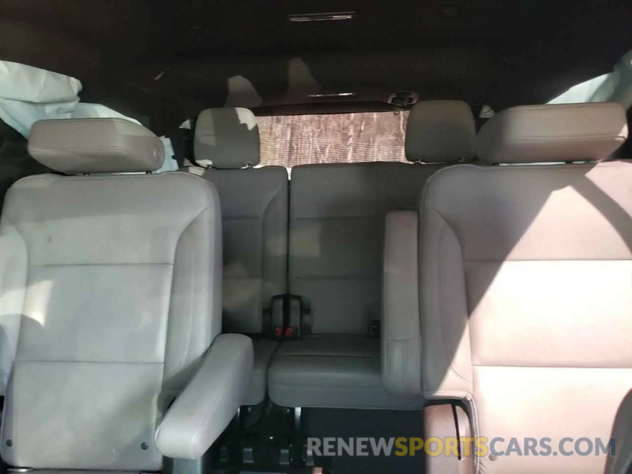10 Photograph of a damaged car 1GNSKPKD0MR285724 CHEVROLET TAHOE 2021
