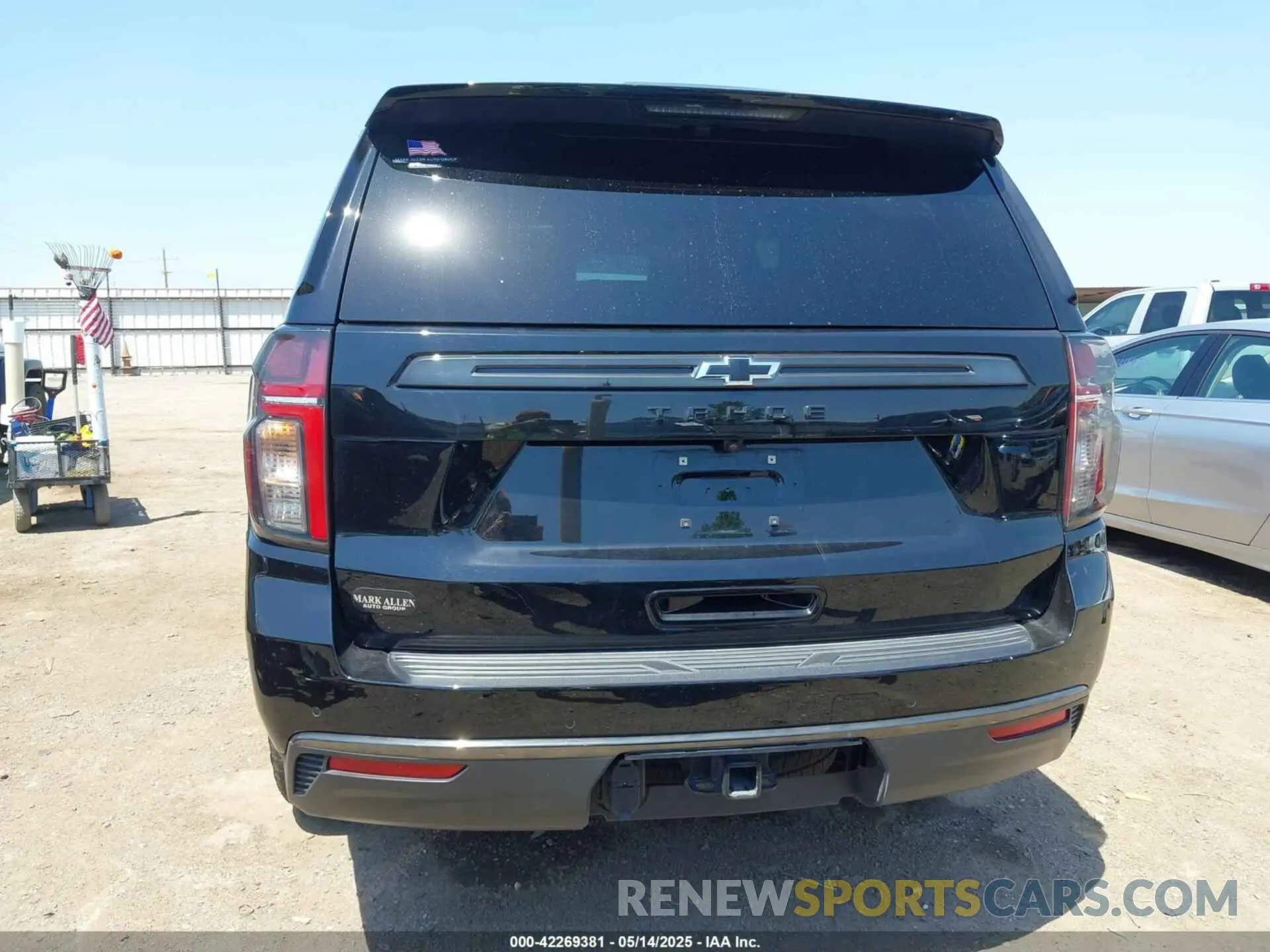 17 Photograph of a damaged car 1GNSKPKD1MR313689 CHEVROLET TAHOE 2021