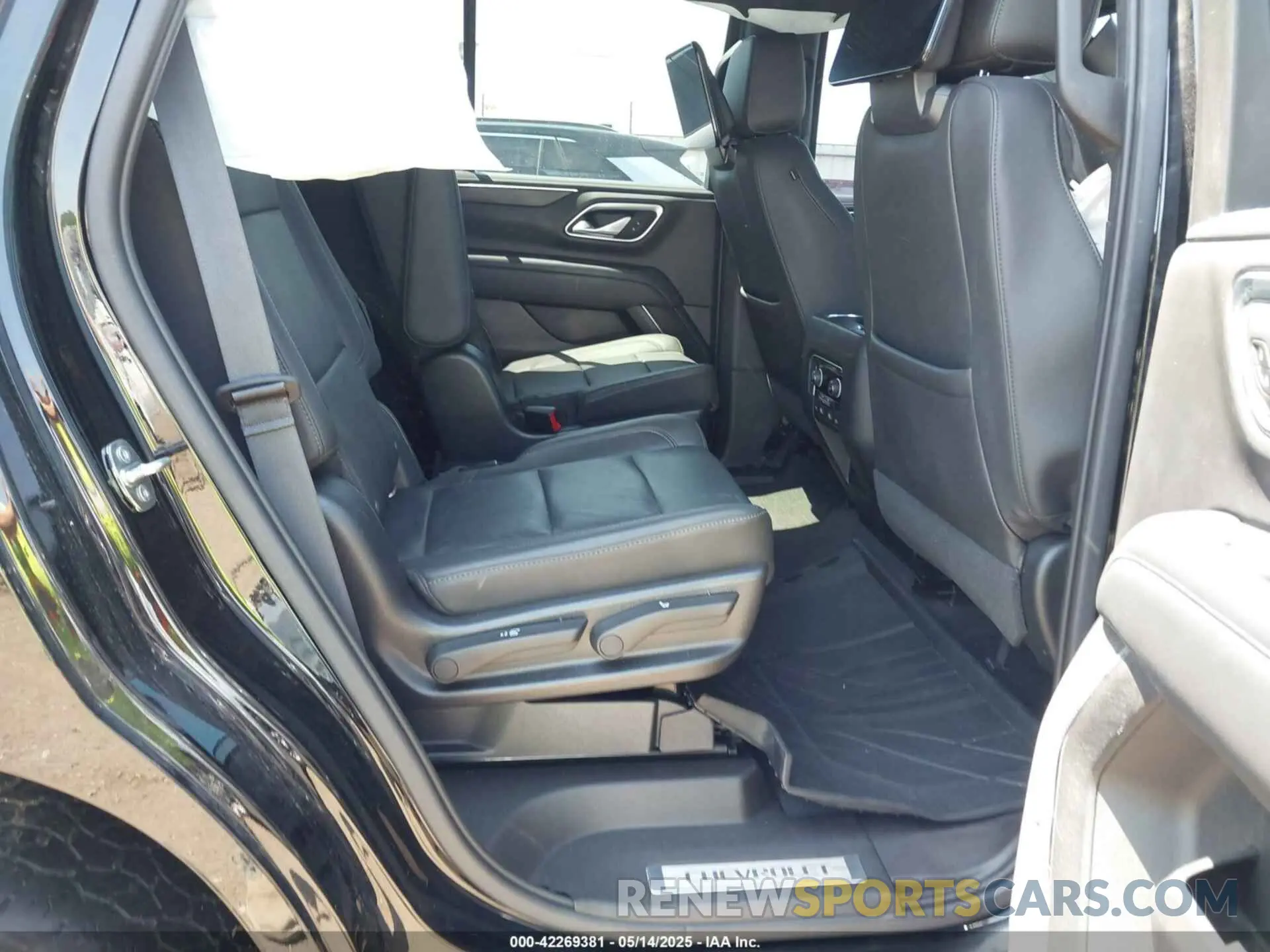 8 Photograph of a damaged car 1GNSKPKD1MR313689 CHEVROLET TAHOE 2021
