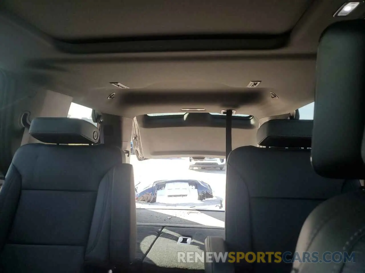 10 Photograph of a damaged car 1GNSKPKD2MR393598 CHEVROLET TAHOE 2021