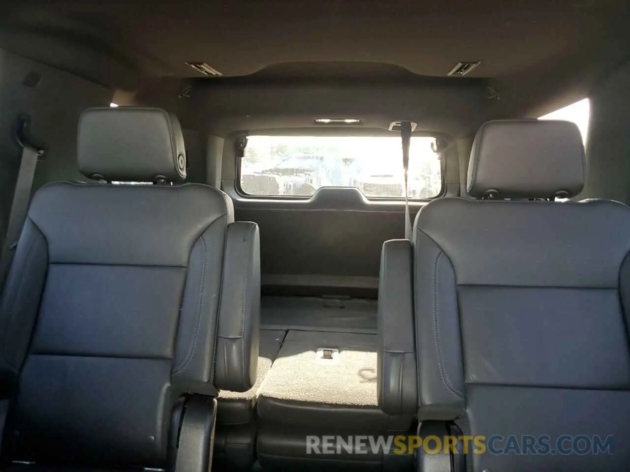 10 Photograph of a damaged car 1GNSKPKD3MR226425 CHEVROLET TAHOE 2021