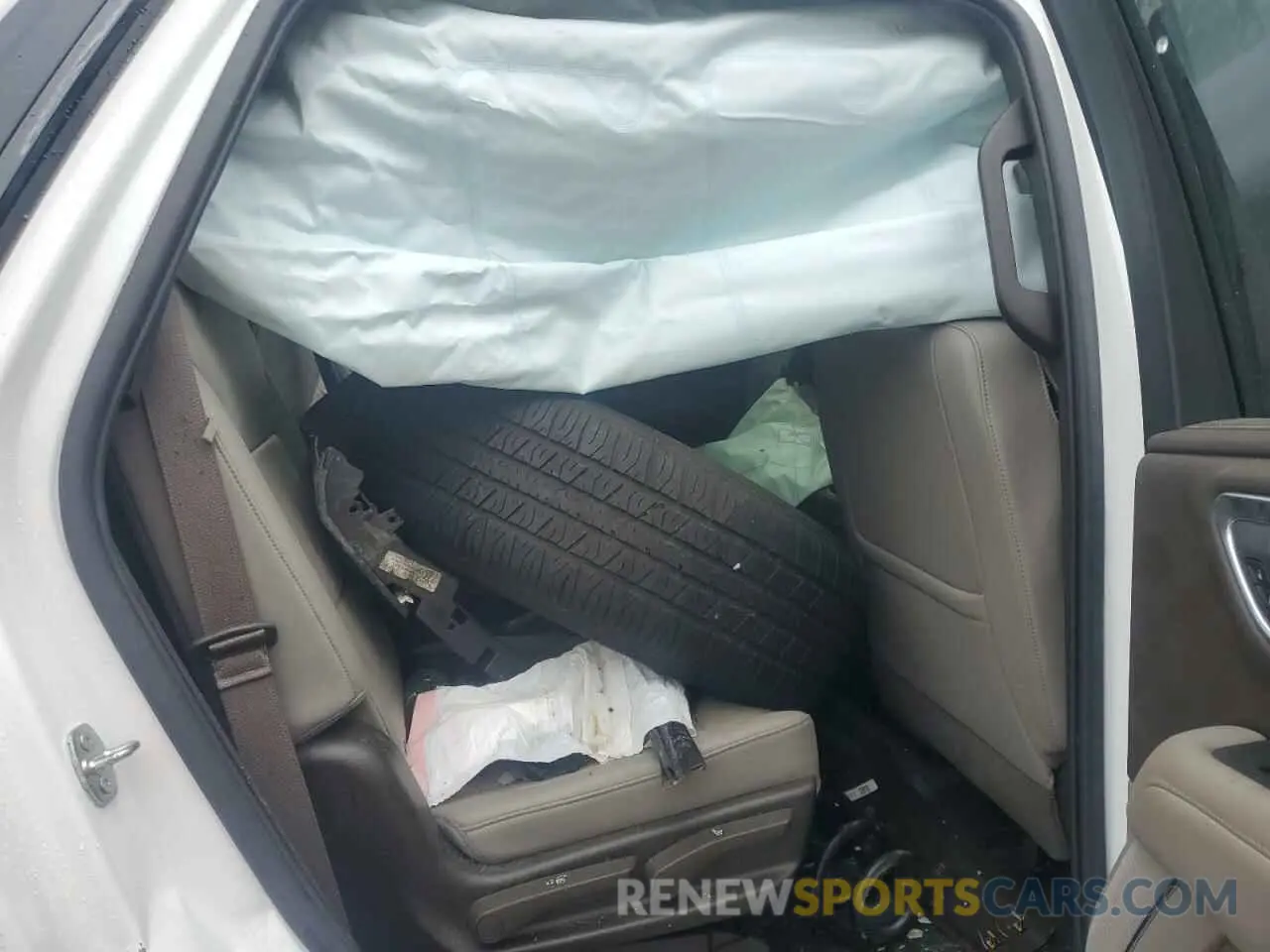 11 Photograph of a damaged car 1GNSKPKD3MR302080 CHEVROLET TAHOE 2021
