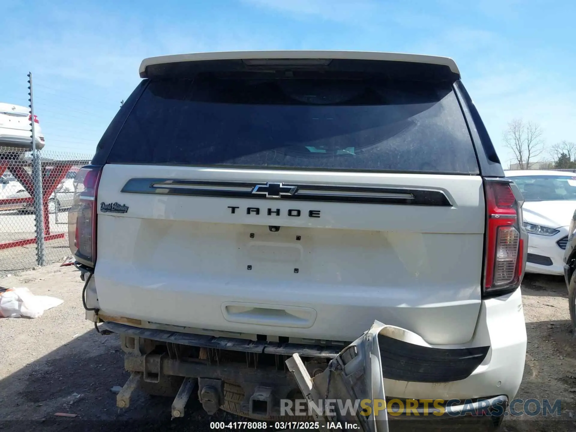 17 Photograph of a damaged car 1GNSKPKD7MR117286 CHEVROLET TAHOE 2021