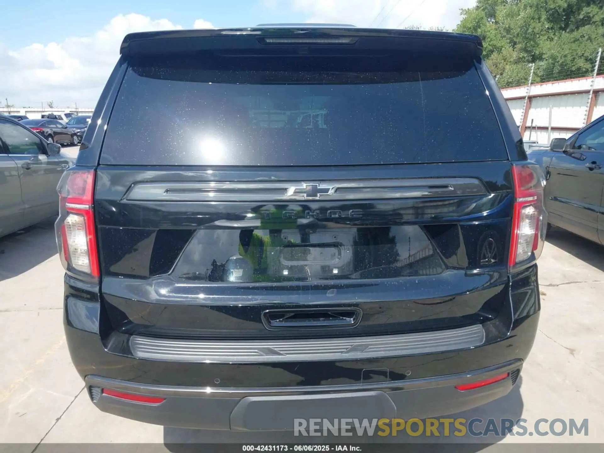 17 Photograph of a damaged car 1GNSKPKD8MR278374 CHEVROLET TAHOE 2021