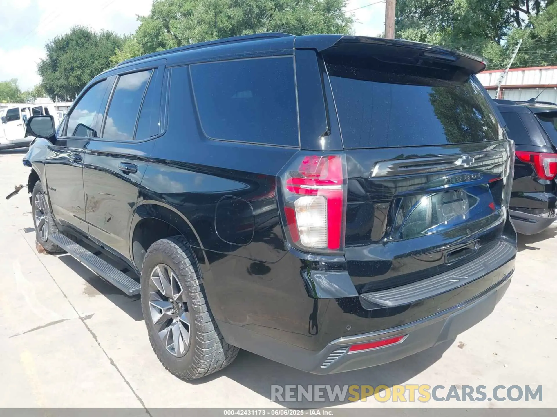 3 Photograph of a damaged car 1GNSKPKD8MR278374 CHEVROLET TAHOE 2021