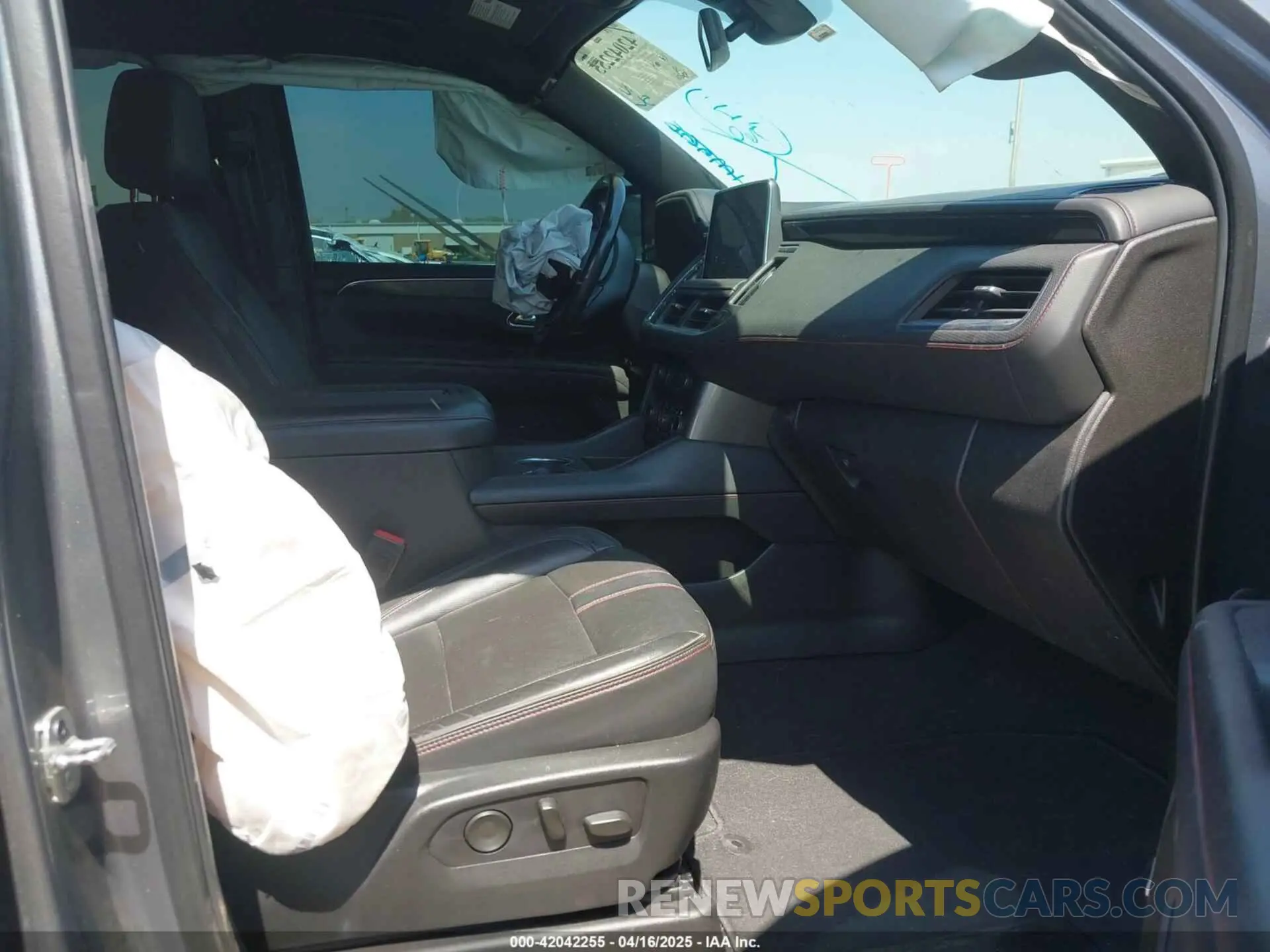 5 Photograph of a damaged car 1GNSKRKD1MR334280 CHEVROLET TAHOE 2021