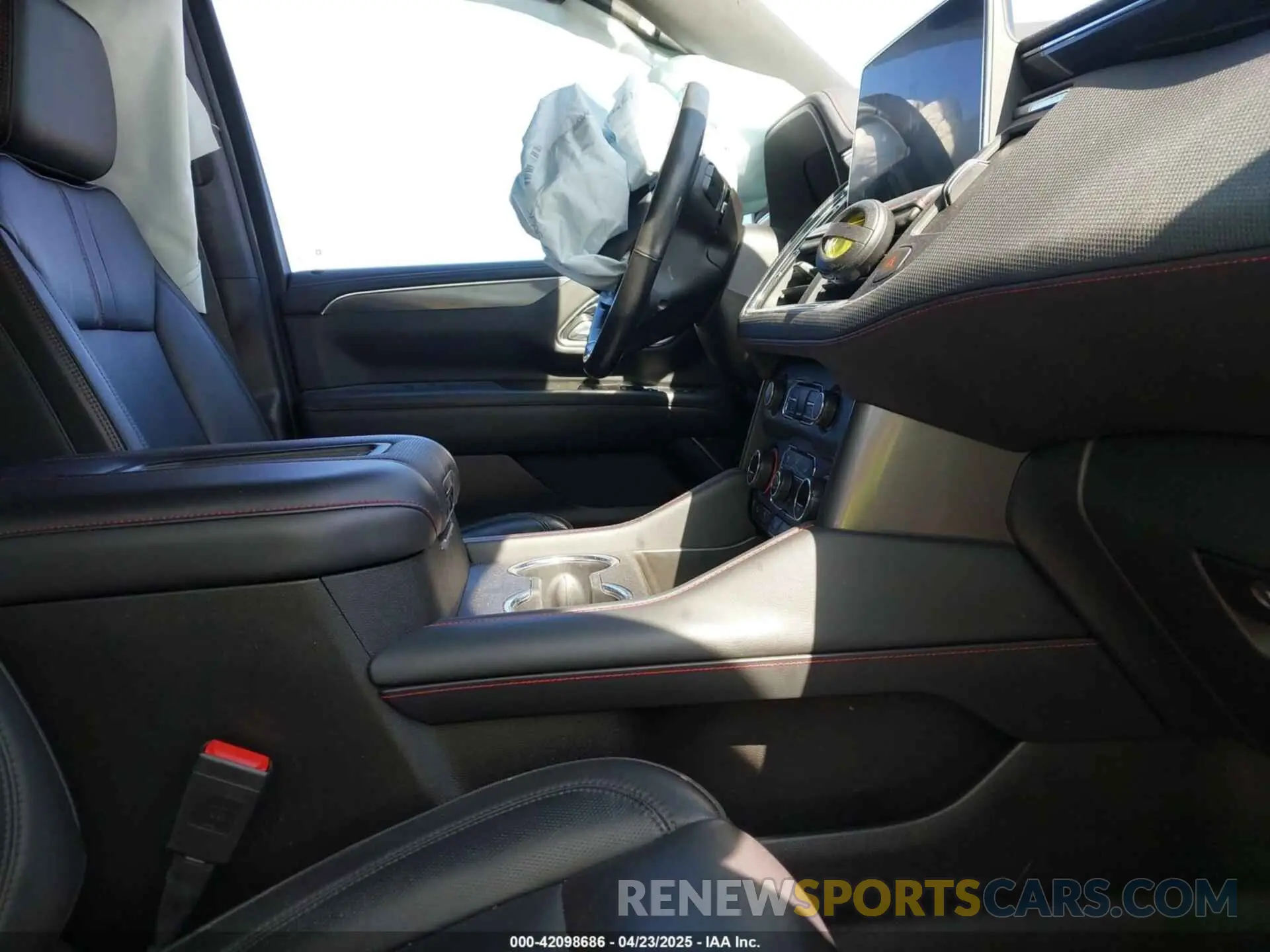 5 Photograph of a damaged car 1GNSKRKD6MR306510 CHEVROLET TAHOE 2021