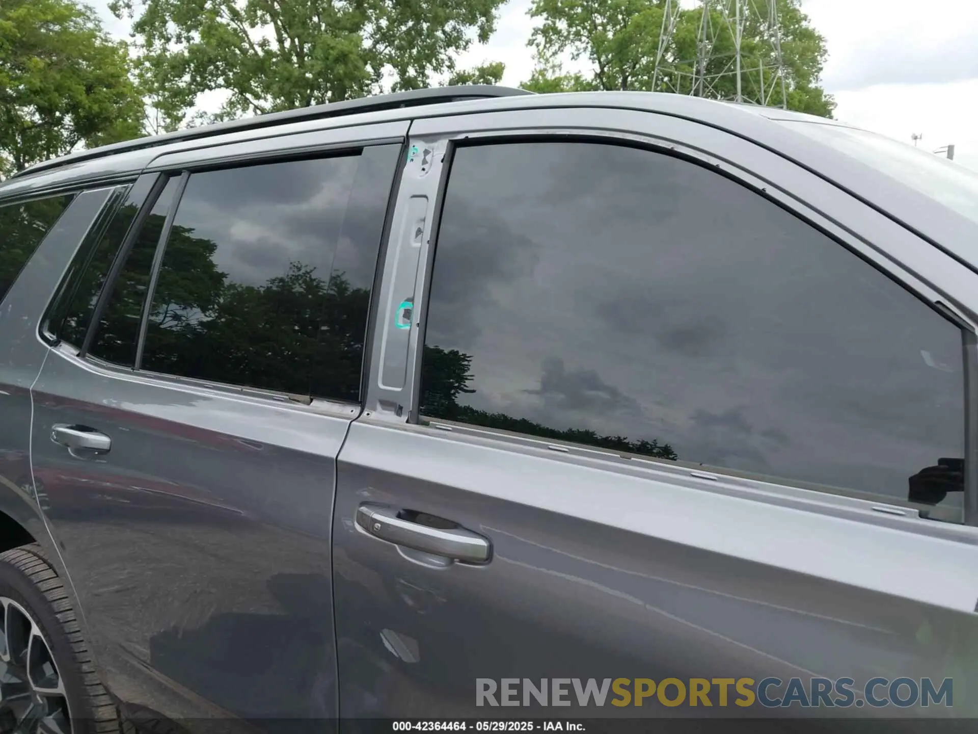19 Photograph of a damaged car 1GNSKRKD8MR208630 CHEVROLET TAHOE 2021
