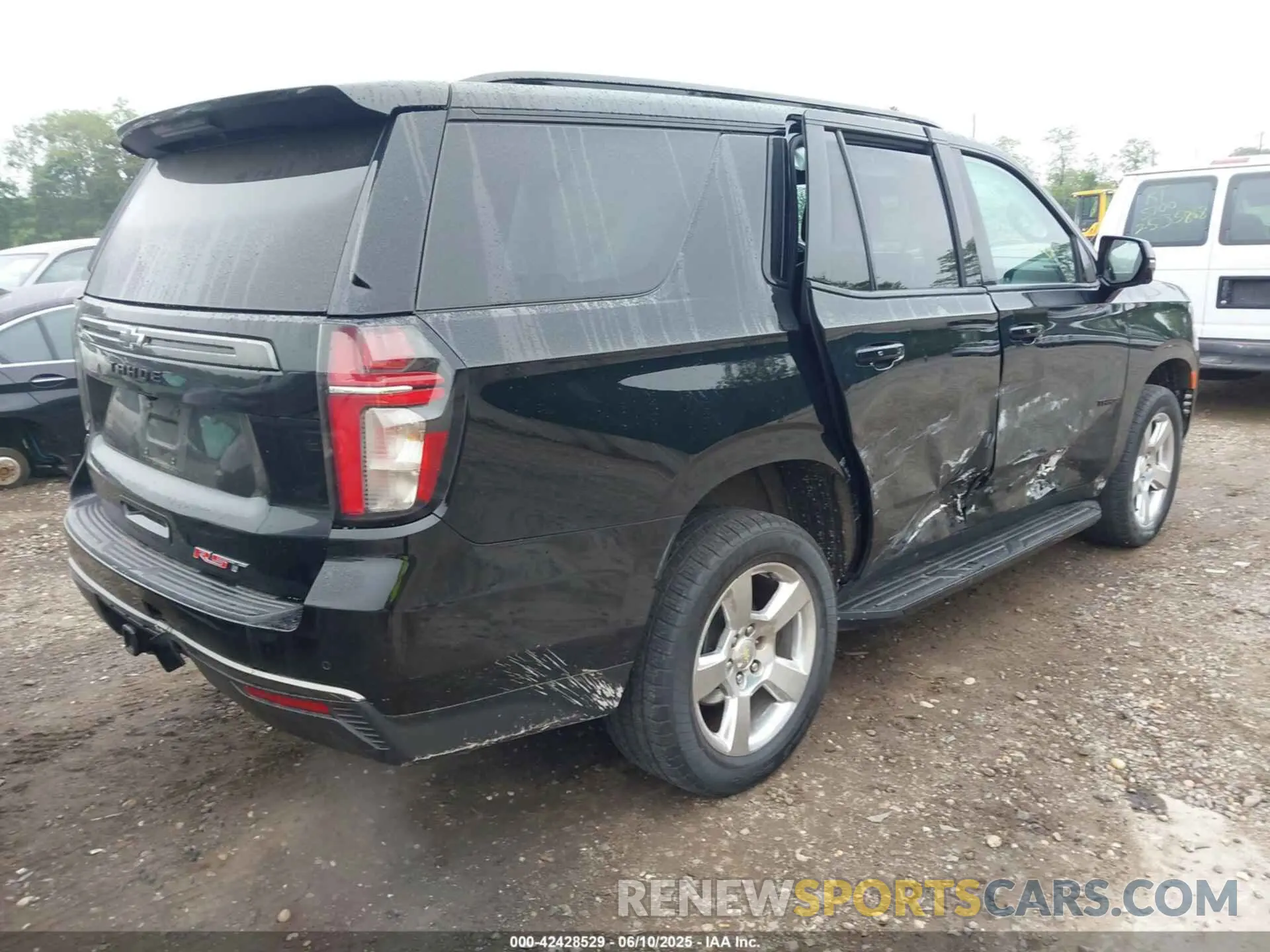 4 Photograph of a damaged car 1GNSKRKDXMR328509 CHEVROLET TAHOE 2021