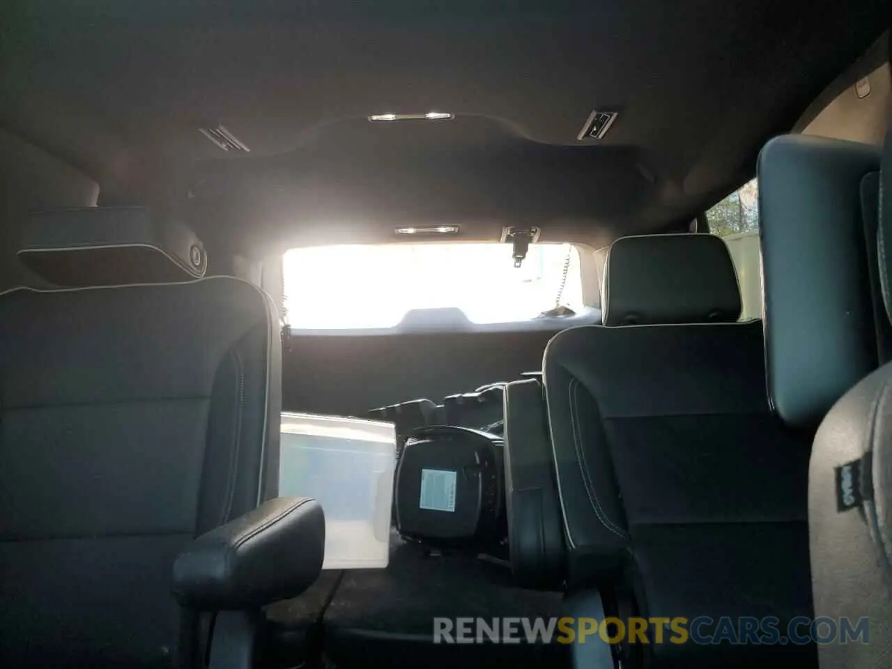 10 Photograph of a damaged car 1GNSKSKD9MR321669 CHEVROLET TAHOE 2021