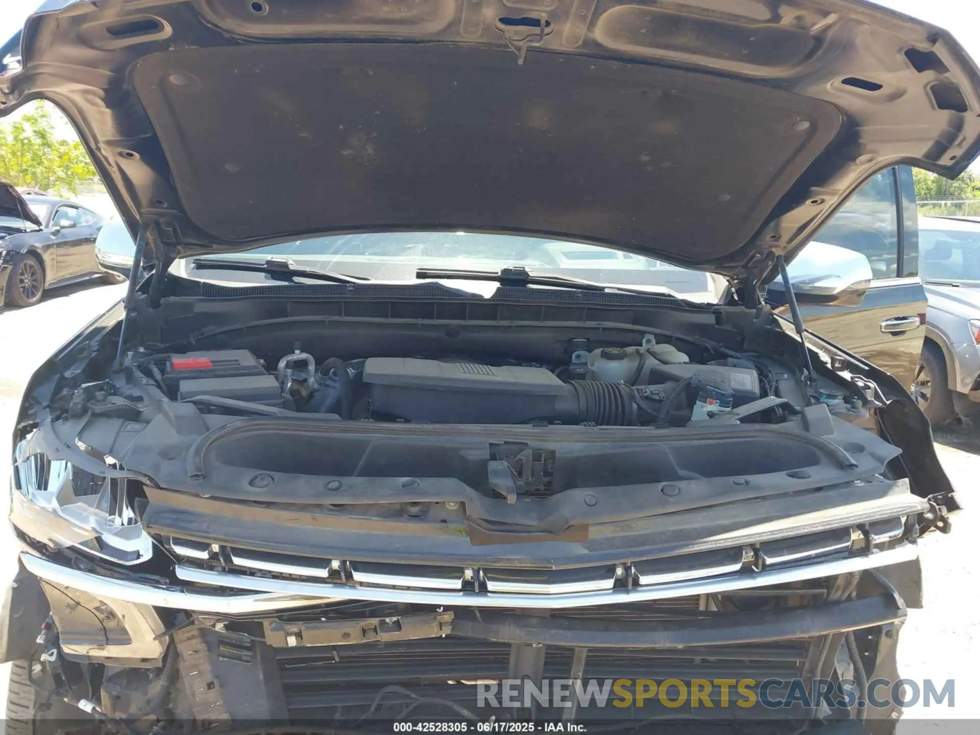 10 Photograph of a damaged car 1GNSKSKDXMR195984 CHEVROLET TAHOE 2021