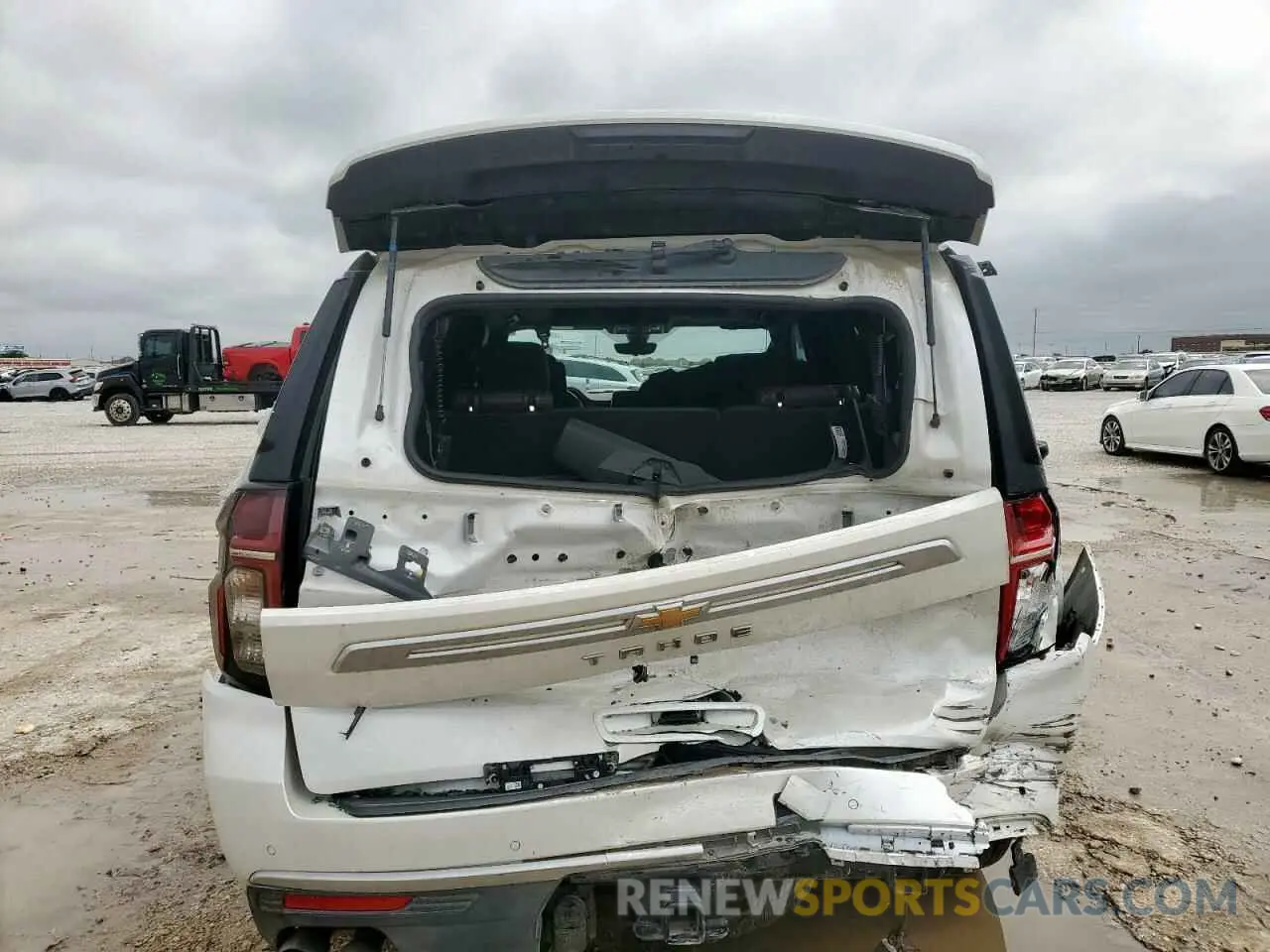 6 Photograph of a damaged car 1GNSKTKL0MR313327 CHEVROLET TAHOE 2021