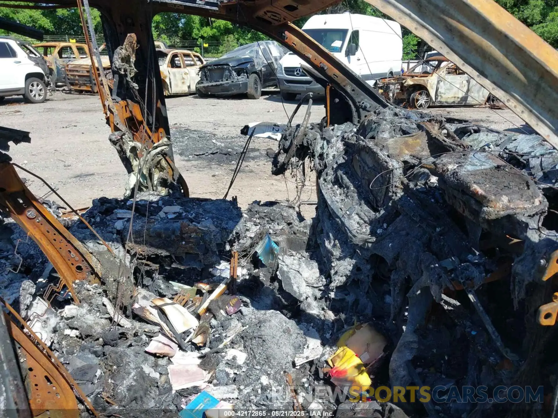 5 Photograph of a damaged car 1GNSKTKL3MR428889 CHEVROLET TAHOE 2021