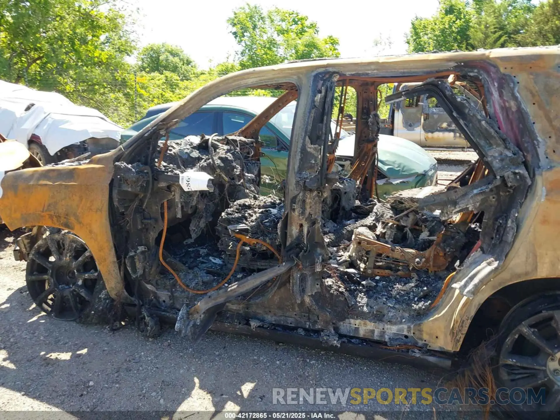 6 Photograph of a damaged car 1GNSKTKL3MR428889 CHEVROLET TAHOE 2021