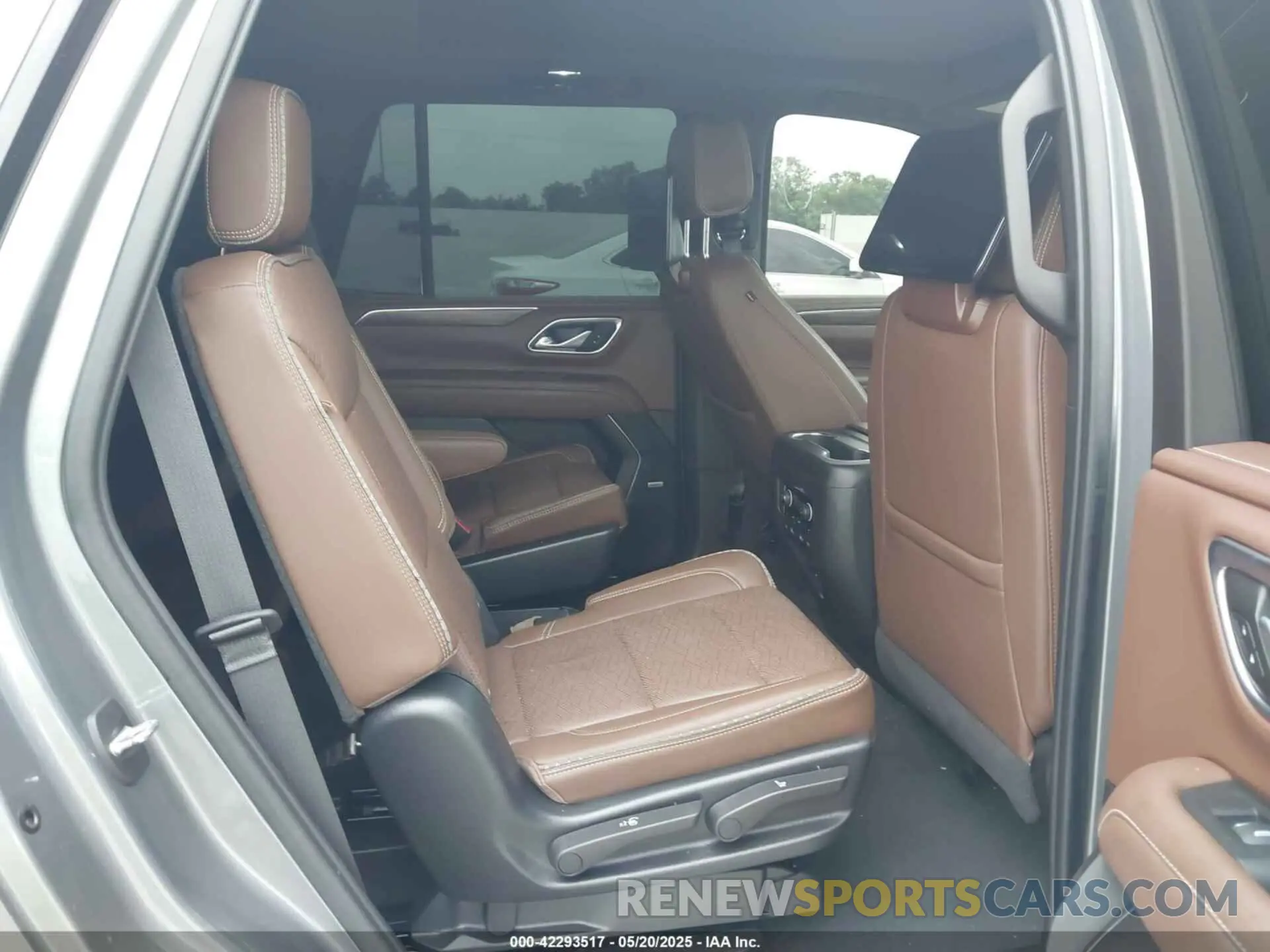8 Photograph of a damaged car 1GNSKTKLXMR361126 CHEVROLET TAHOE 2021