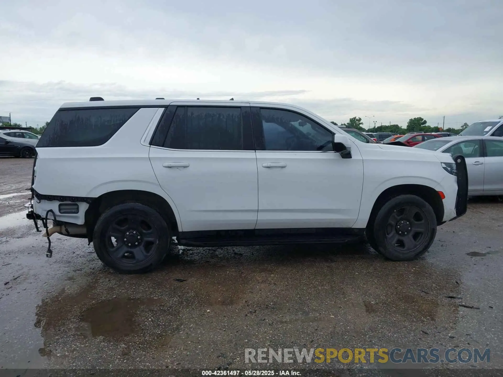13 Photograph of a damaged car 1GBSCLED3NR233598 CHEVROLET TAHOE 2022