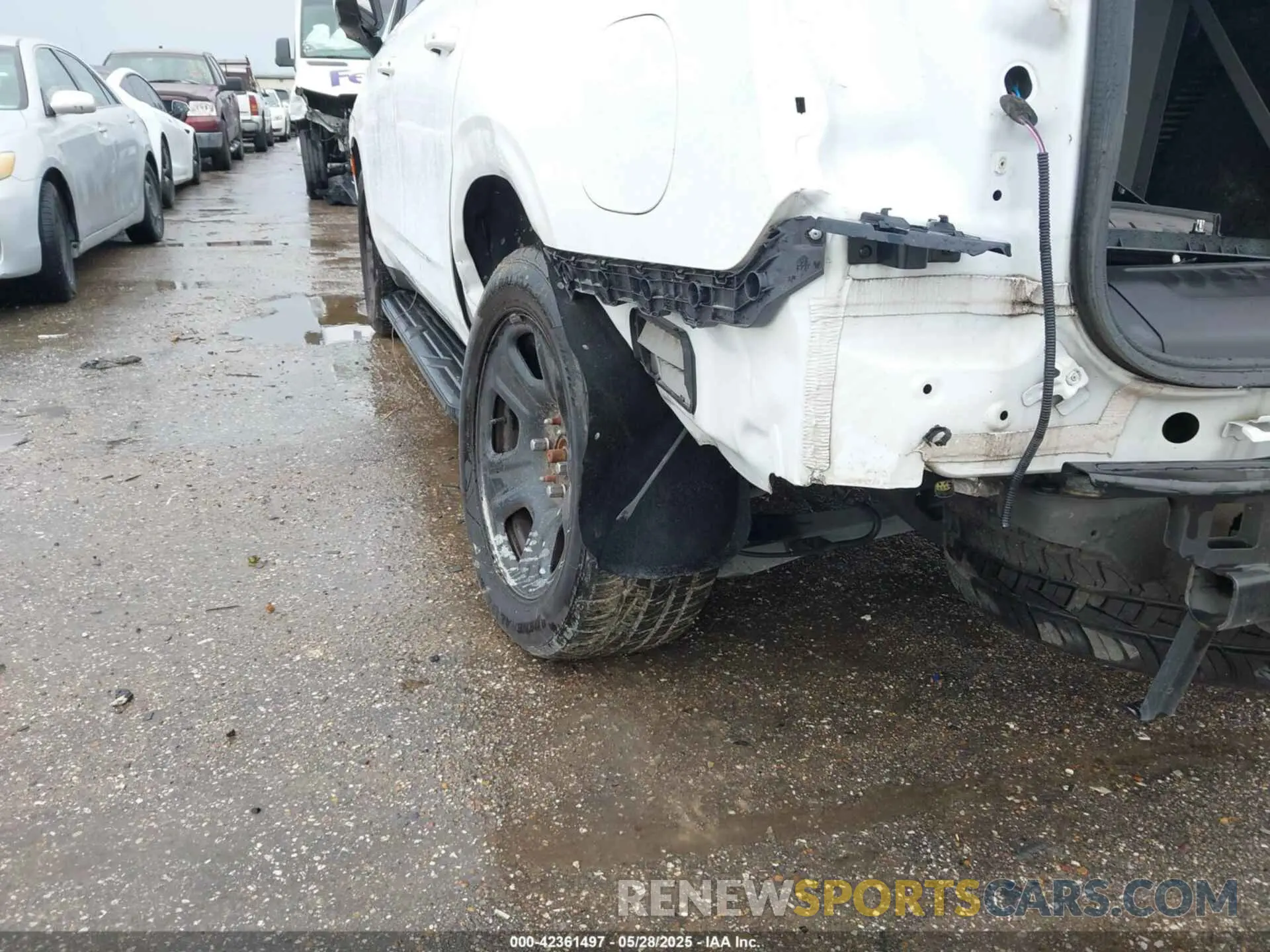 17 Photograph of a damaged car 1GBSCLED3NR233598 CHEVROLET TAHOE 2022