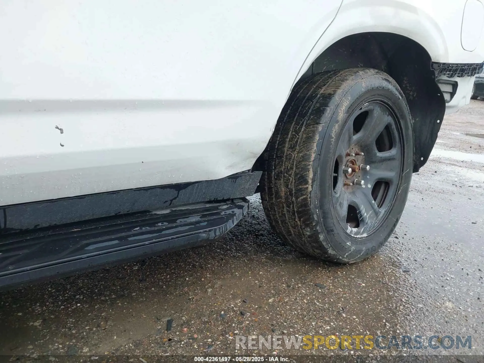 18 Photograph of a damaged car 1GBSCLED3NR233598 CHEVROLET TAHOE 2022