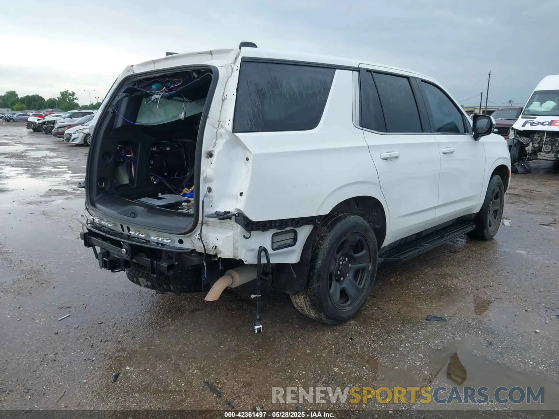 4 Photograph of a damaged car 1GBSCLED3NR233598 CHEVROLET TAHOE 2022