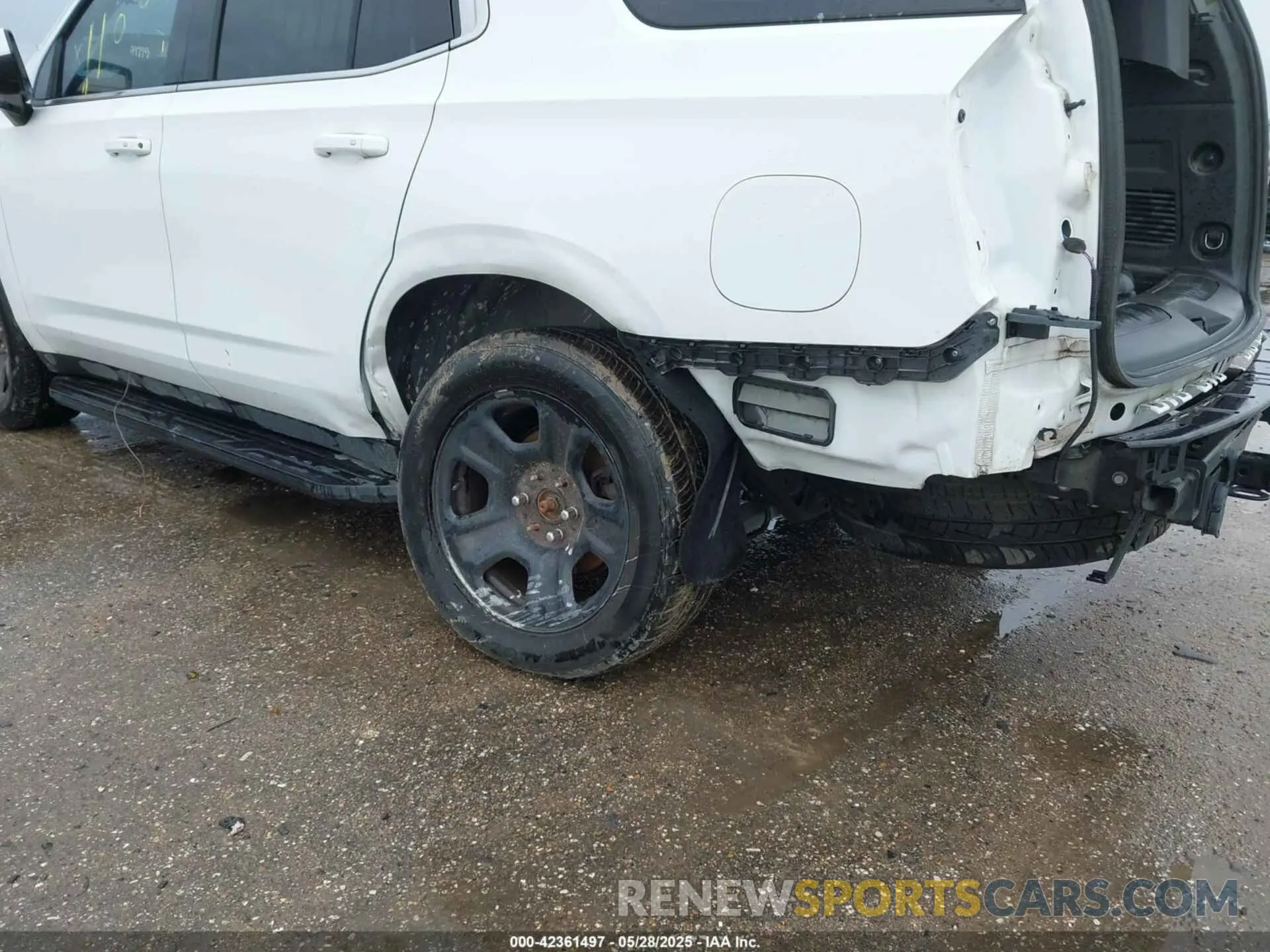 6 Photograph of a damaged car 1GBSCLED3NR233598 CHEVROLET TAHOE 2022