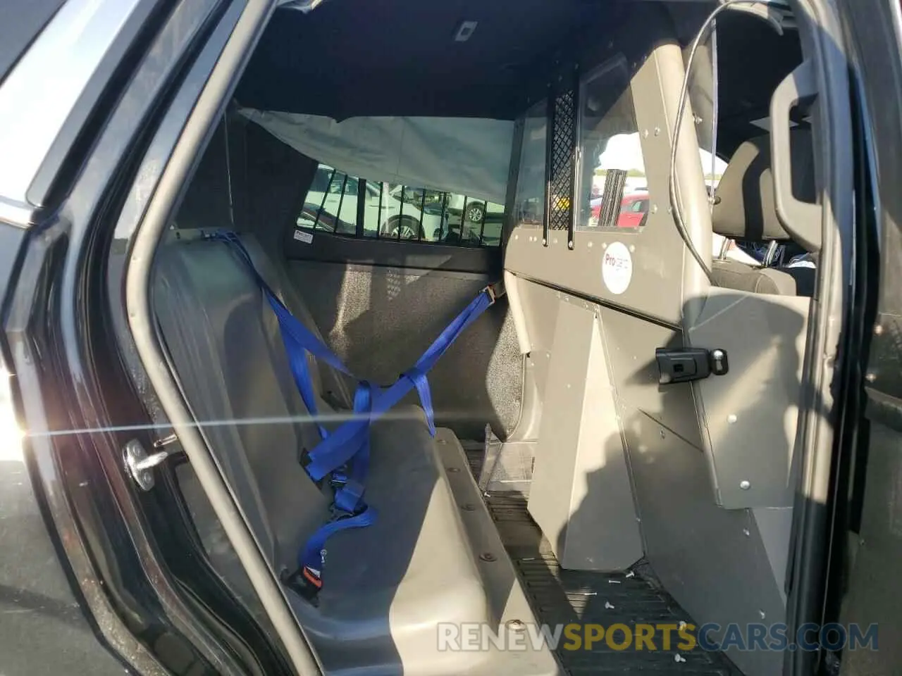 10 Photograph of a damaged car 1GNSCLED1NR218049 CHEVROLET TAHOE 2022