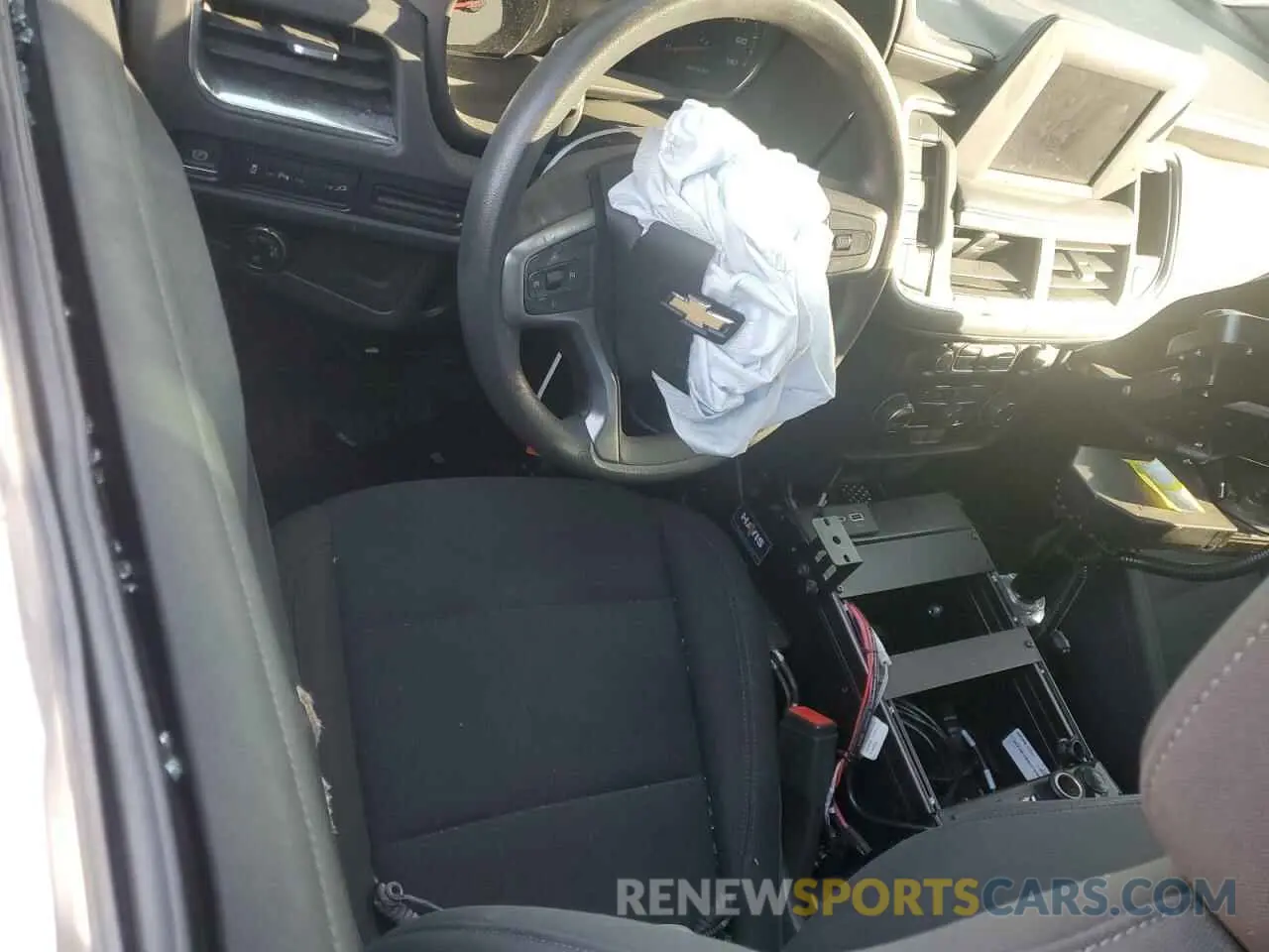 8 Photograph of a damaged car 1GNSCLED1NR218049 CHEVROLET TAHOE 2022