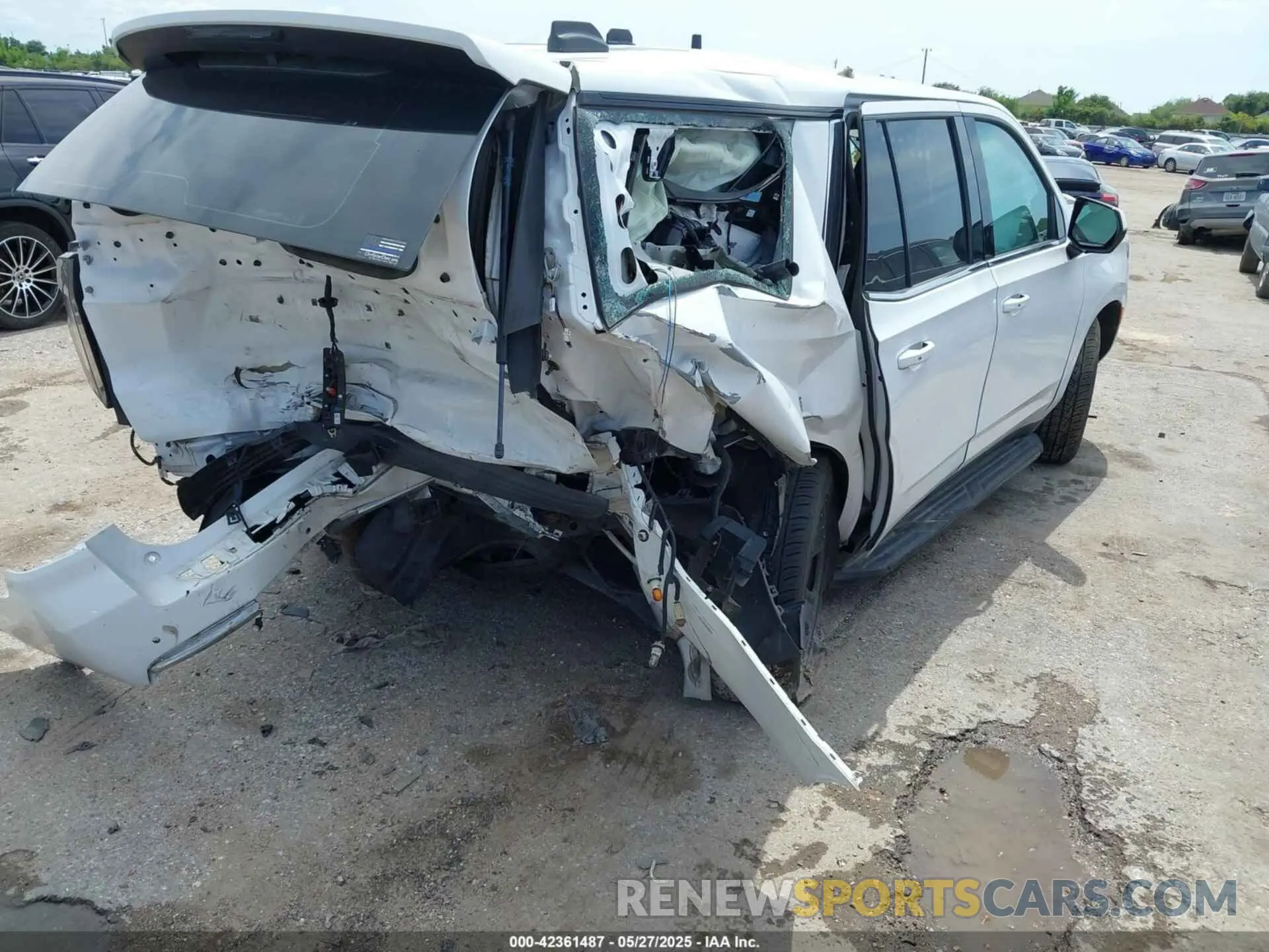4 Photograph of a damaged car 1GNSCLED3NR129342 CHEVROLET TAHOE 2022