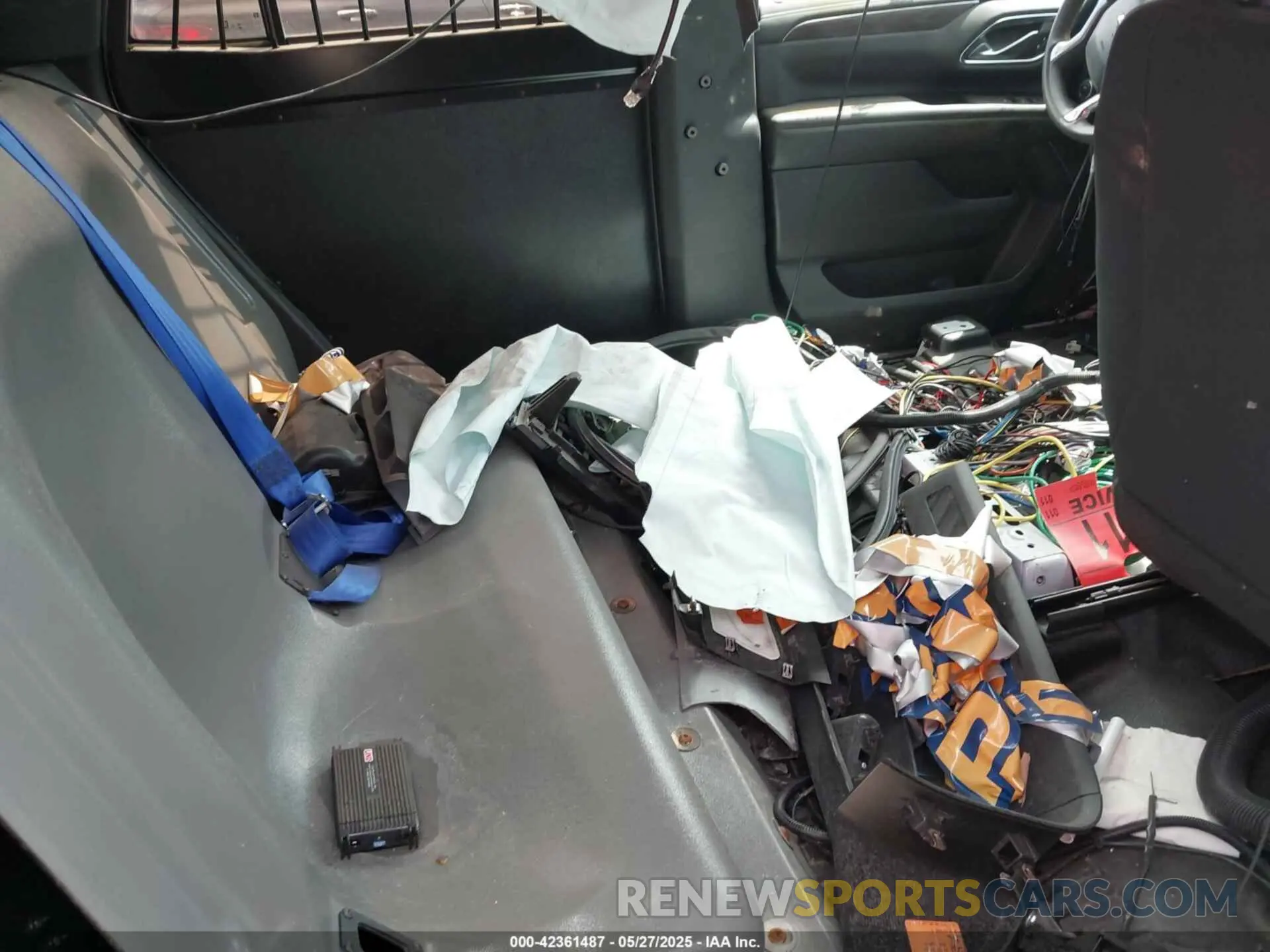 8 Photograph of a damaged car 1GNSCLED3NR129342 CHEVROLET TAHOE 2022