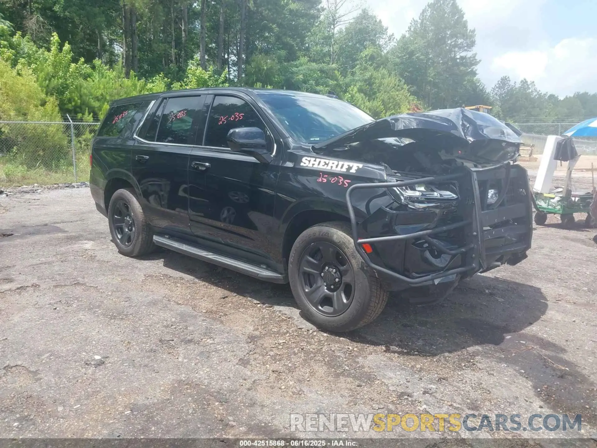 1 Photograph of a damaged car 1GNSCLED4NR235962 CHEVROLET TAHOE 2022