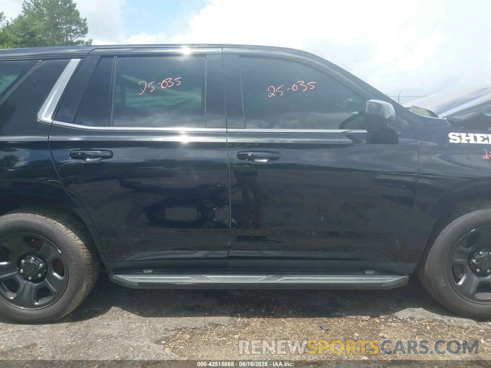 13 Photograph of a damaged car 1GNSCLED4NR235962 CHEVROLET TAHOE 2022
