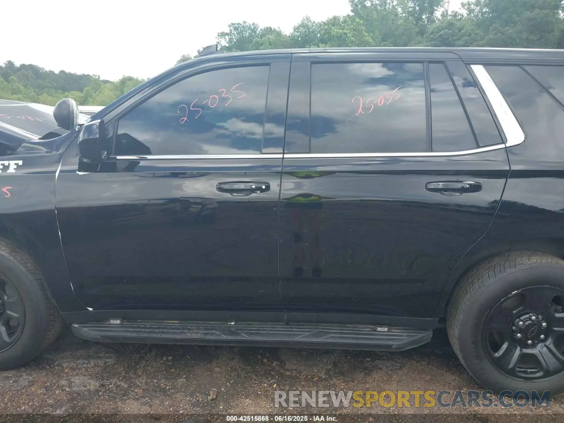14 Photograph of a damaged car 1GNSCLED4NR235962 CHEVROLET TAHOE 2022