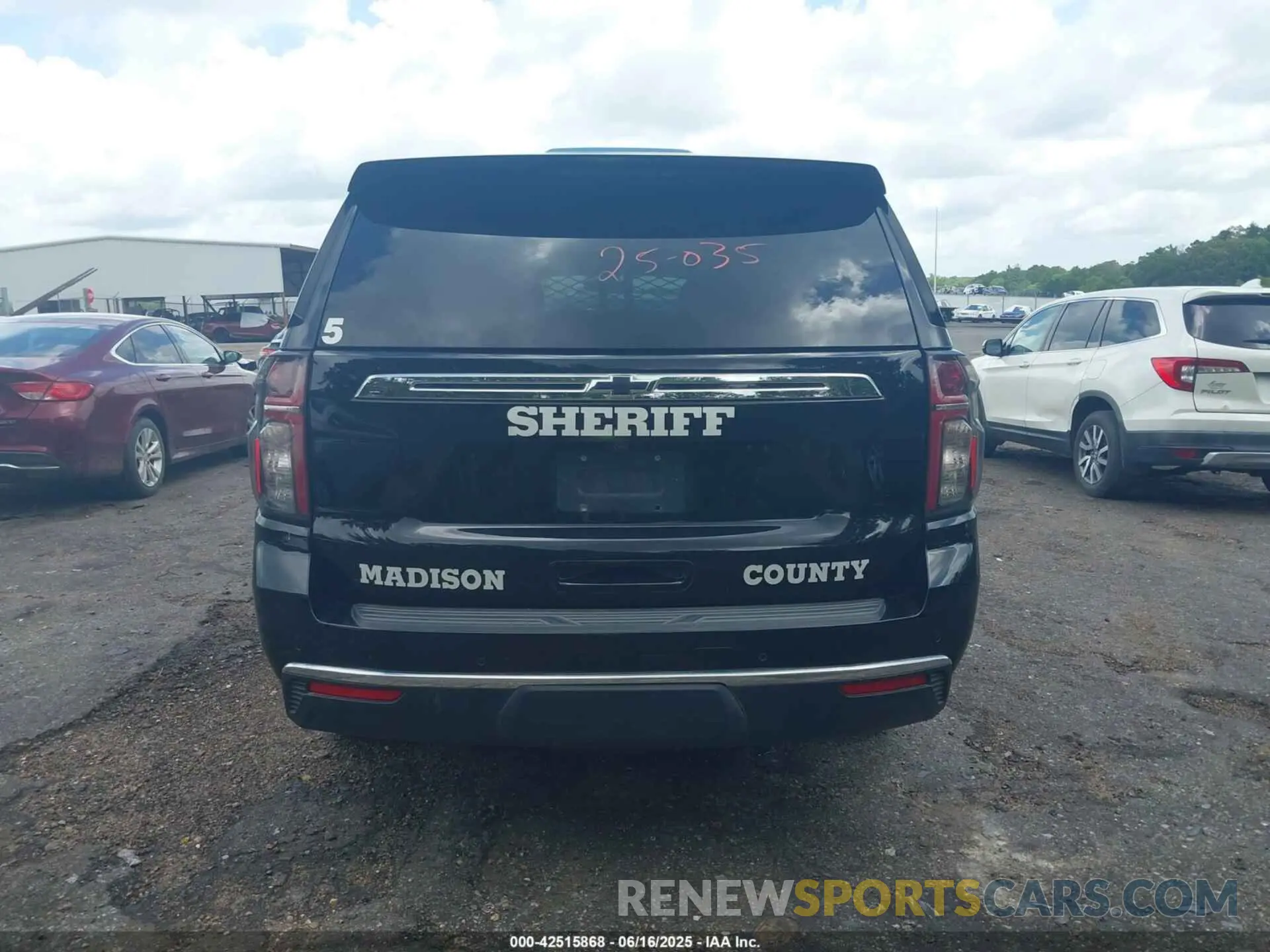 16 Photograph of a damaged car 1GNSCLED4NR235962 CHEVROLET TAHOE 2022