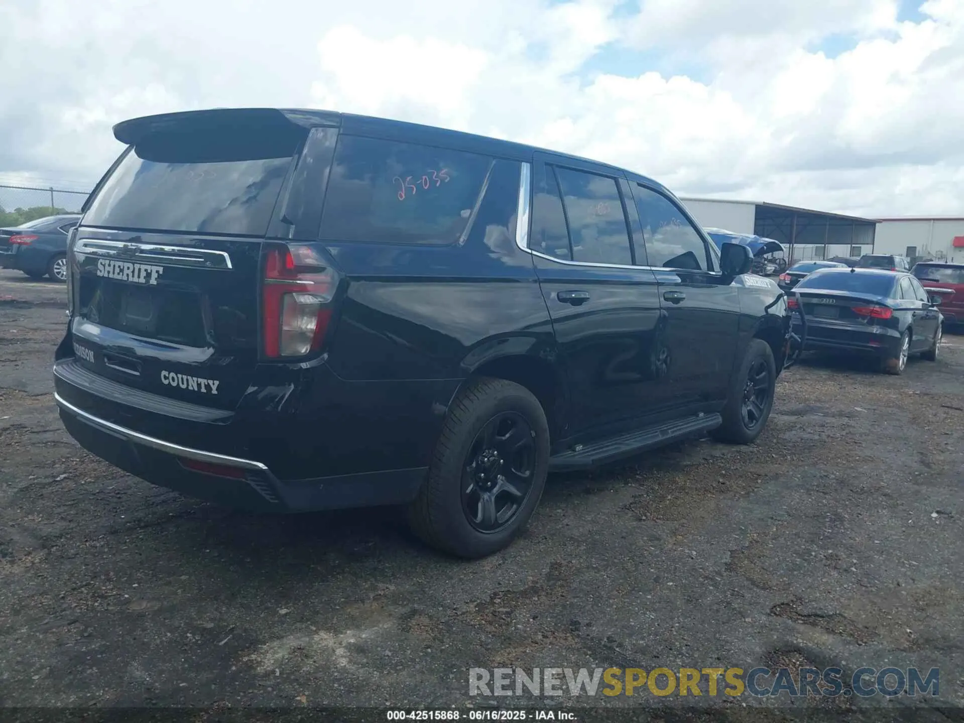 4 Photograph of a damaged car 1GNSCLED4NR235962 CHEVROLET TAHOE 2022
