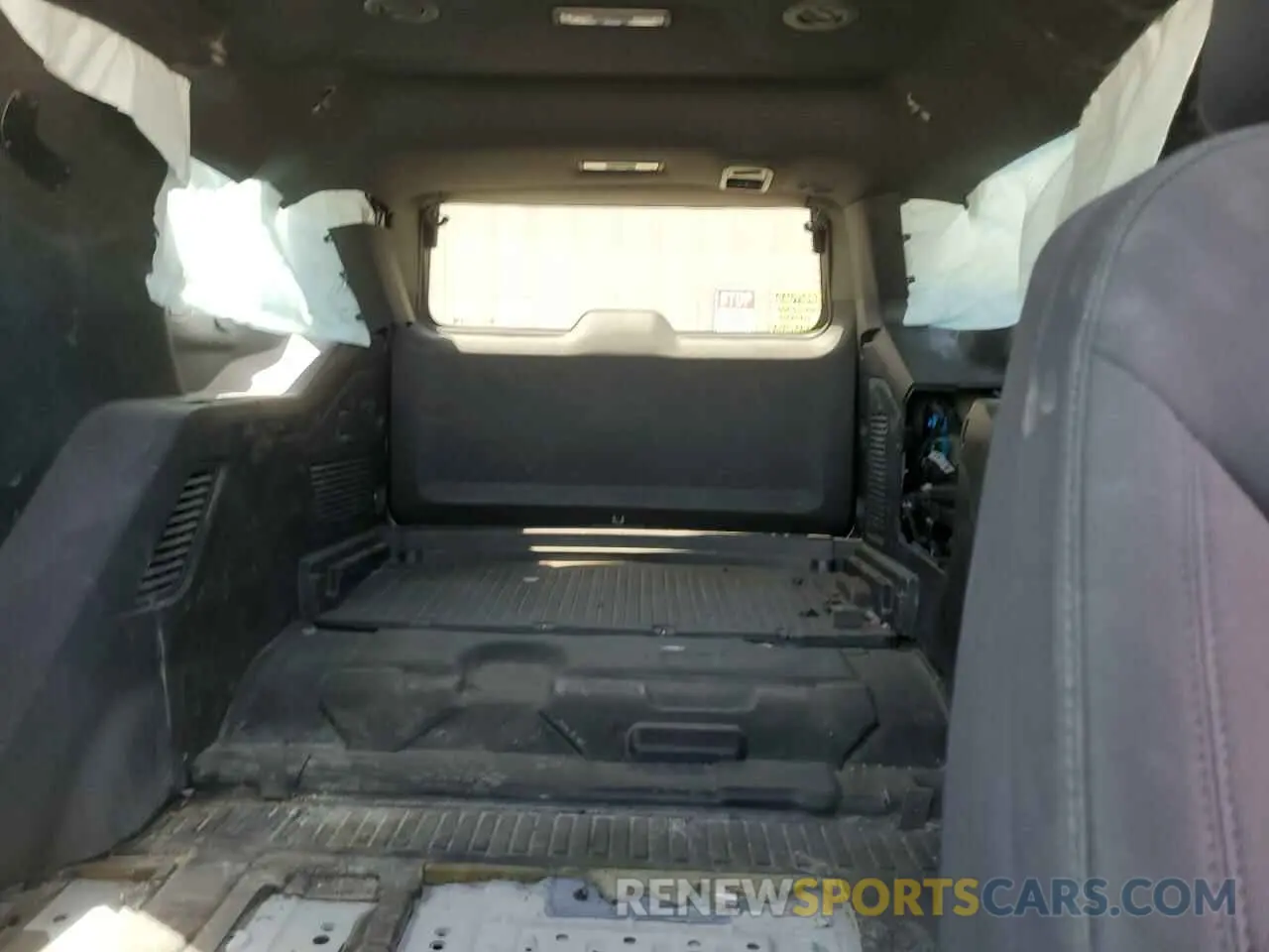 10 Photograph of a damaged car 1GNSCLED8NR247807 CHEVROLET TAHOE 2022