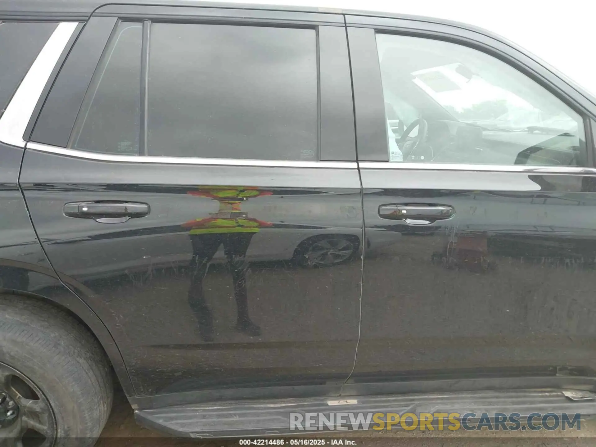 14 Photograph of a damaged car 1GNSCLED9NR224133 CHEVROLET TAHOE 2022