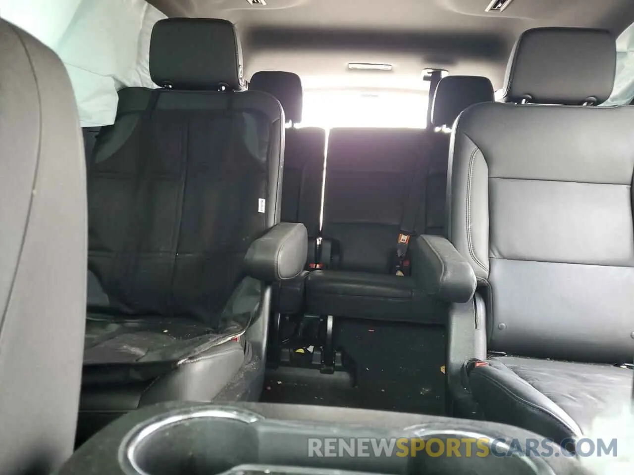 10 Photograph of a damaged car 1GNSCNKD0NR304663 CHEVROLET TAHOE 2022