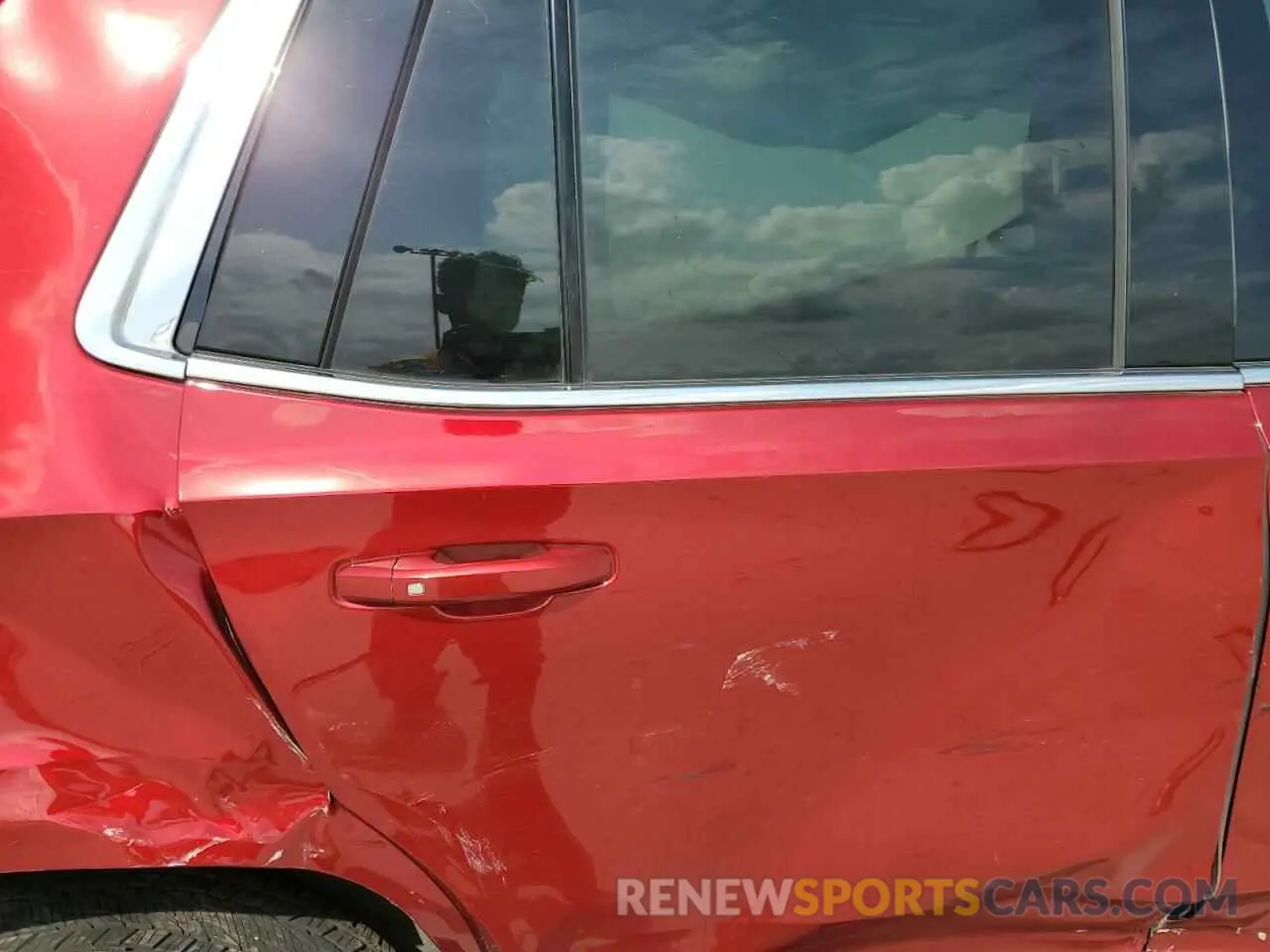 11 Photograph of a damaged car 1GNSCNKD0NR304663 CHEVROLET TAHOE 2022