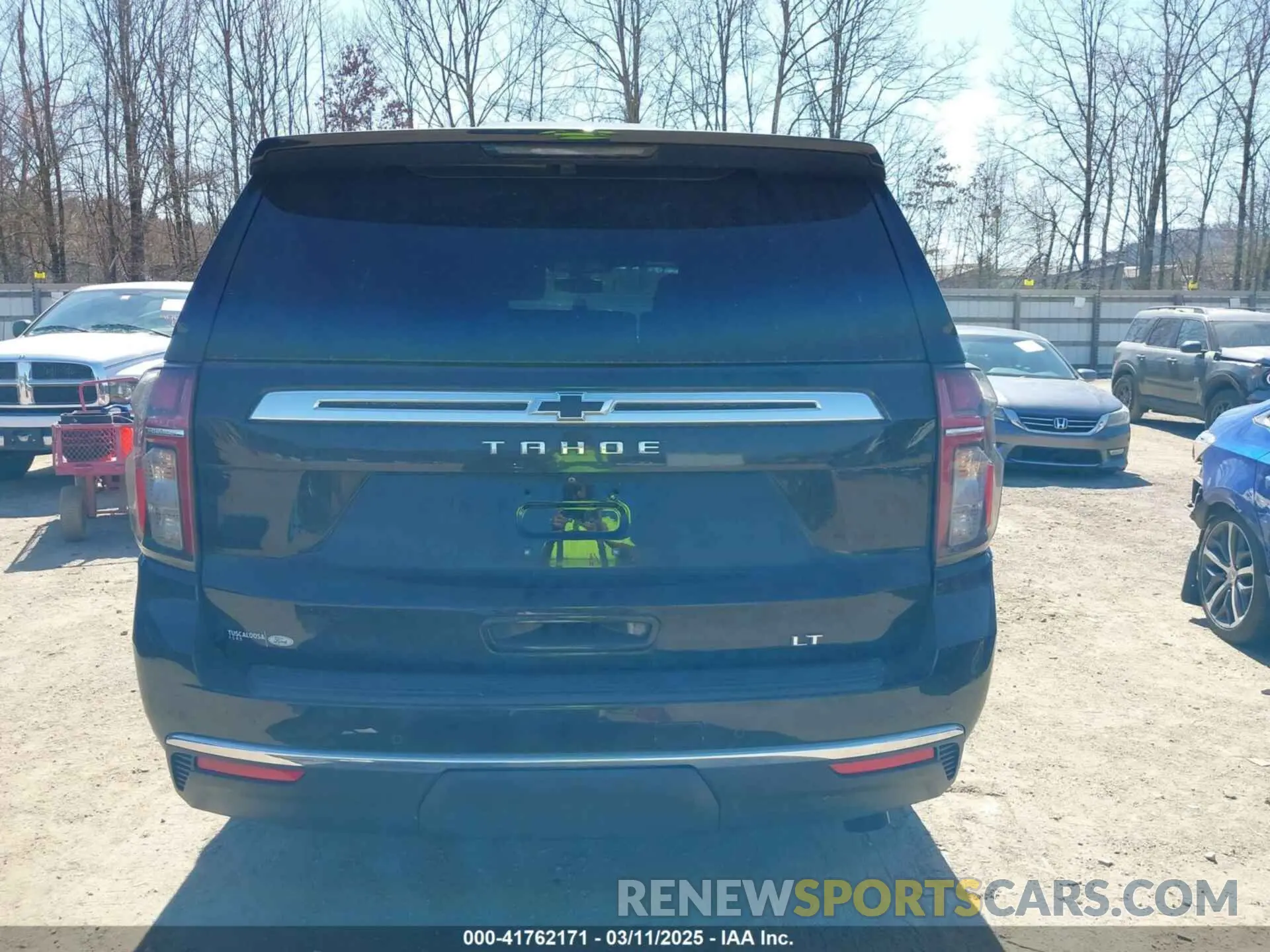 17 Photograph of a damaged car 1GNSCNKD7NR113287 CHEVROLET TAHOE 2022