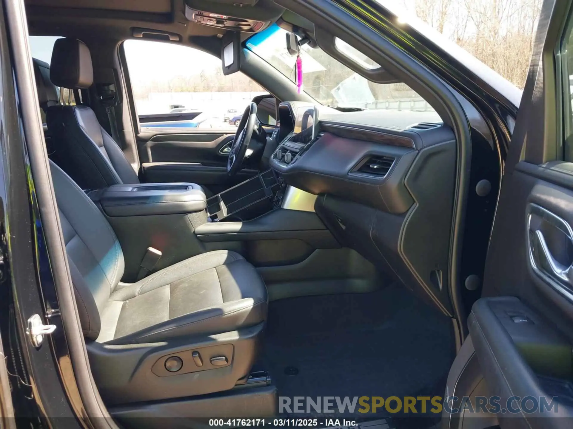 5 Photograph of a damaged car 1GNSCNKD7NR113287 CHEVROLET TAHOE 2022