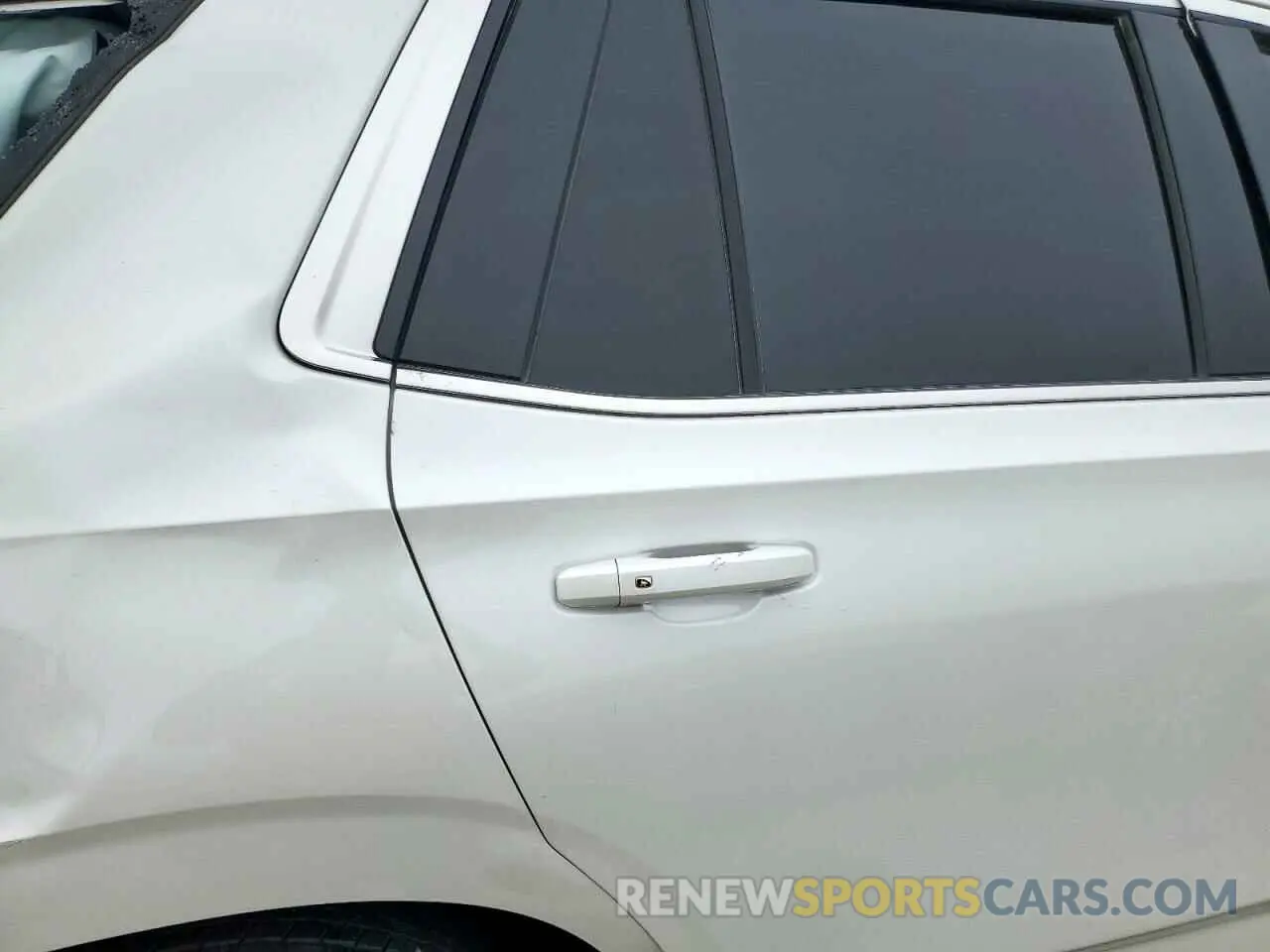 11 Photograph of a damaged car 1GNSCNKD8NR351987 CHEVROLET TAHOE 2022