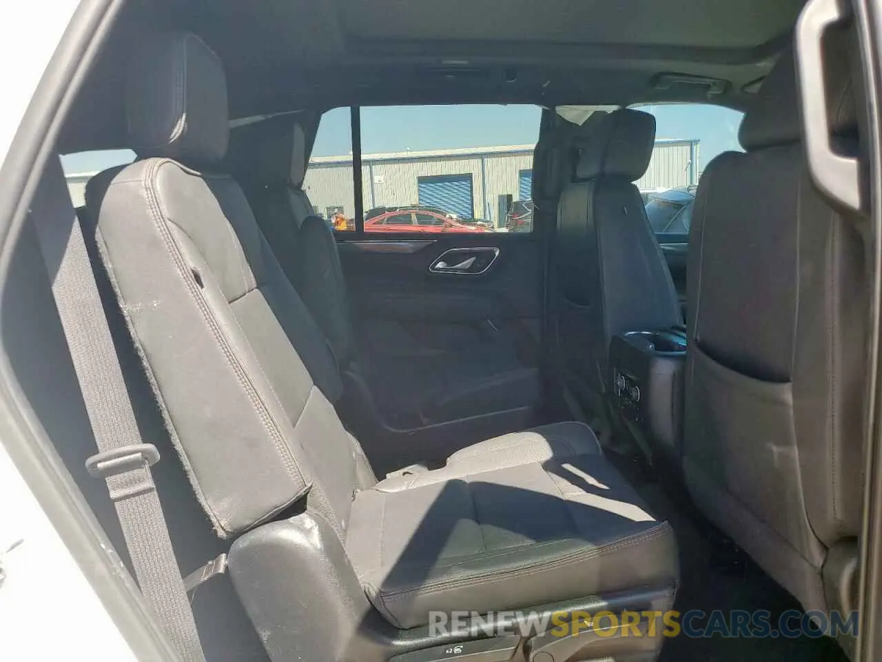11 Photograph of a damaged car 1GNSCRKD1NR337890 CHEVROLET TAHOE 2022