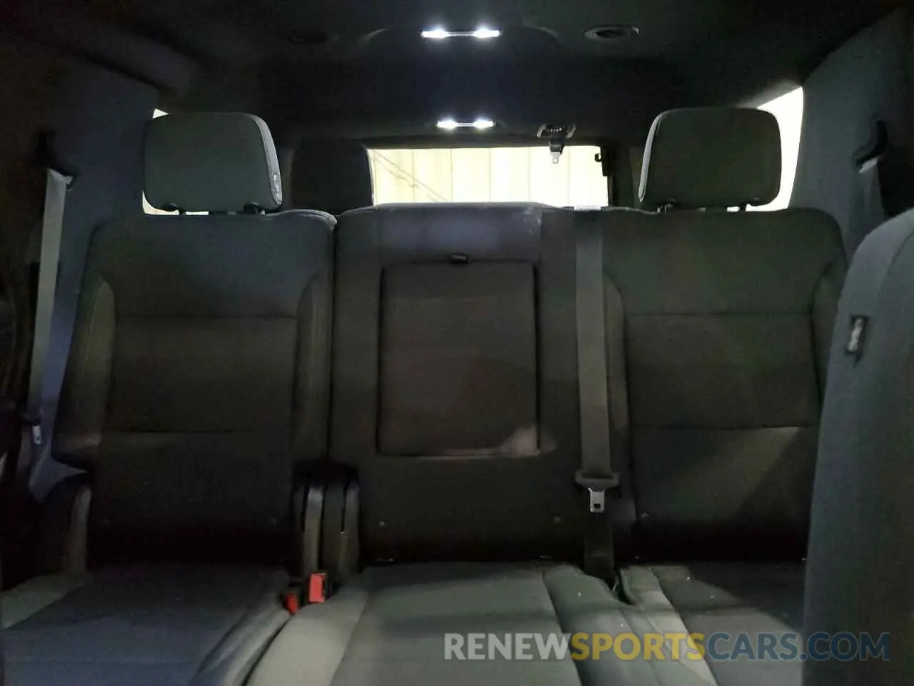 10 Photograph of a damaged car 1GNSKMKD8NR330151 CHEVROLET TAHOE 2022