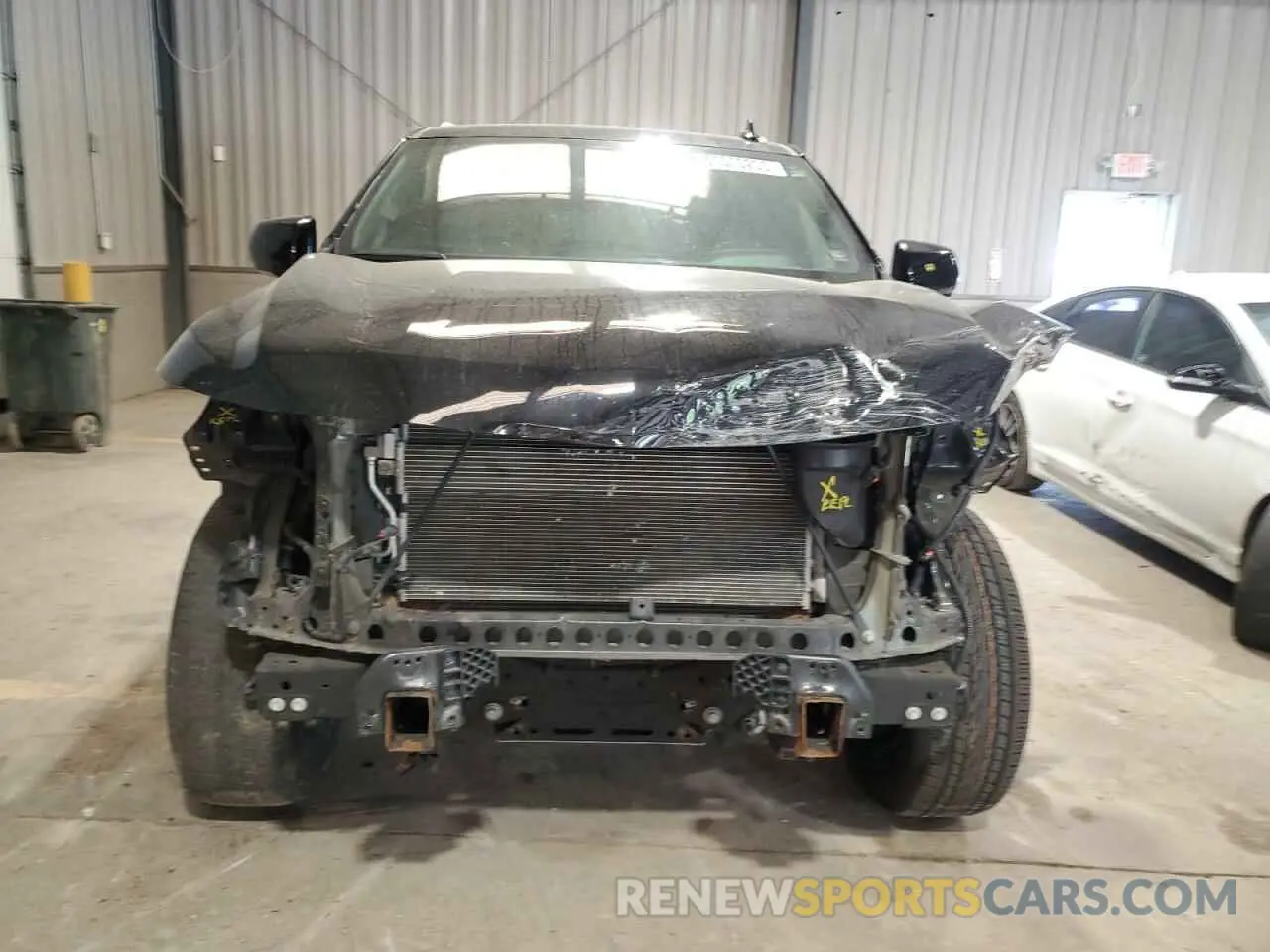 5 Photograph of a damaged car 1GNSKMKD8NR330151 CHEVROLET TAHOE 2022