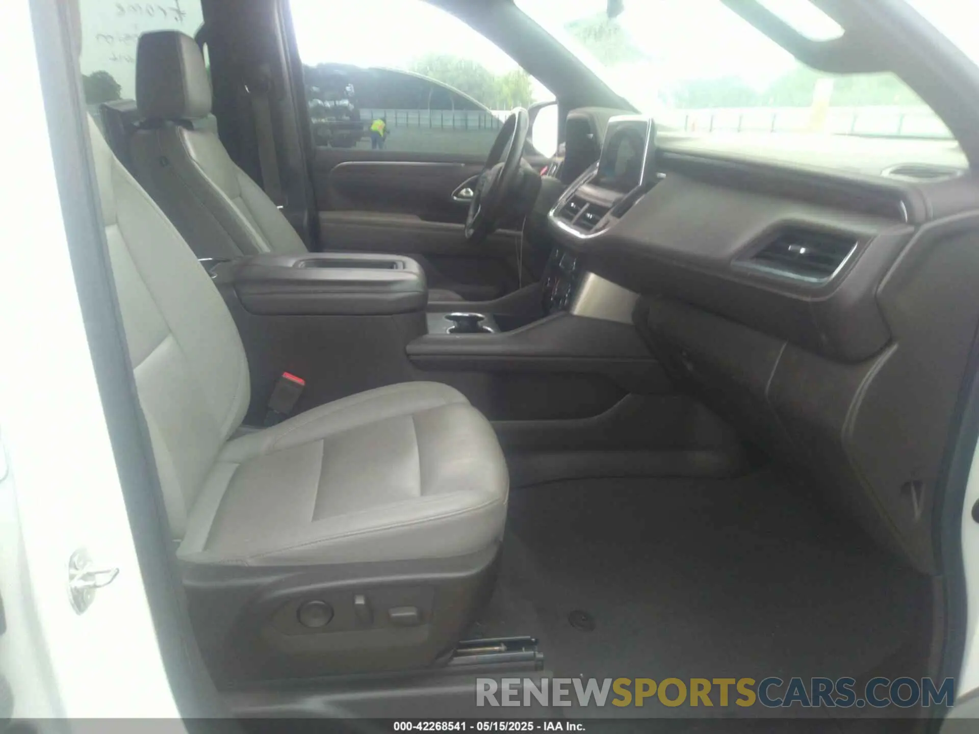 5 Photograph of a damaged car 1GNSKNKD5NR143276 CHEVROLET TAHOE 2022